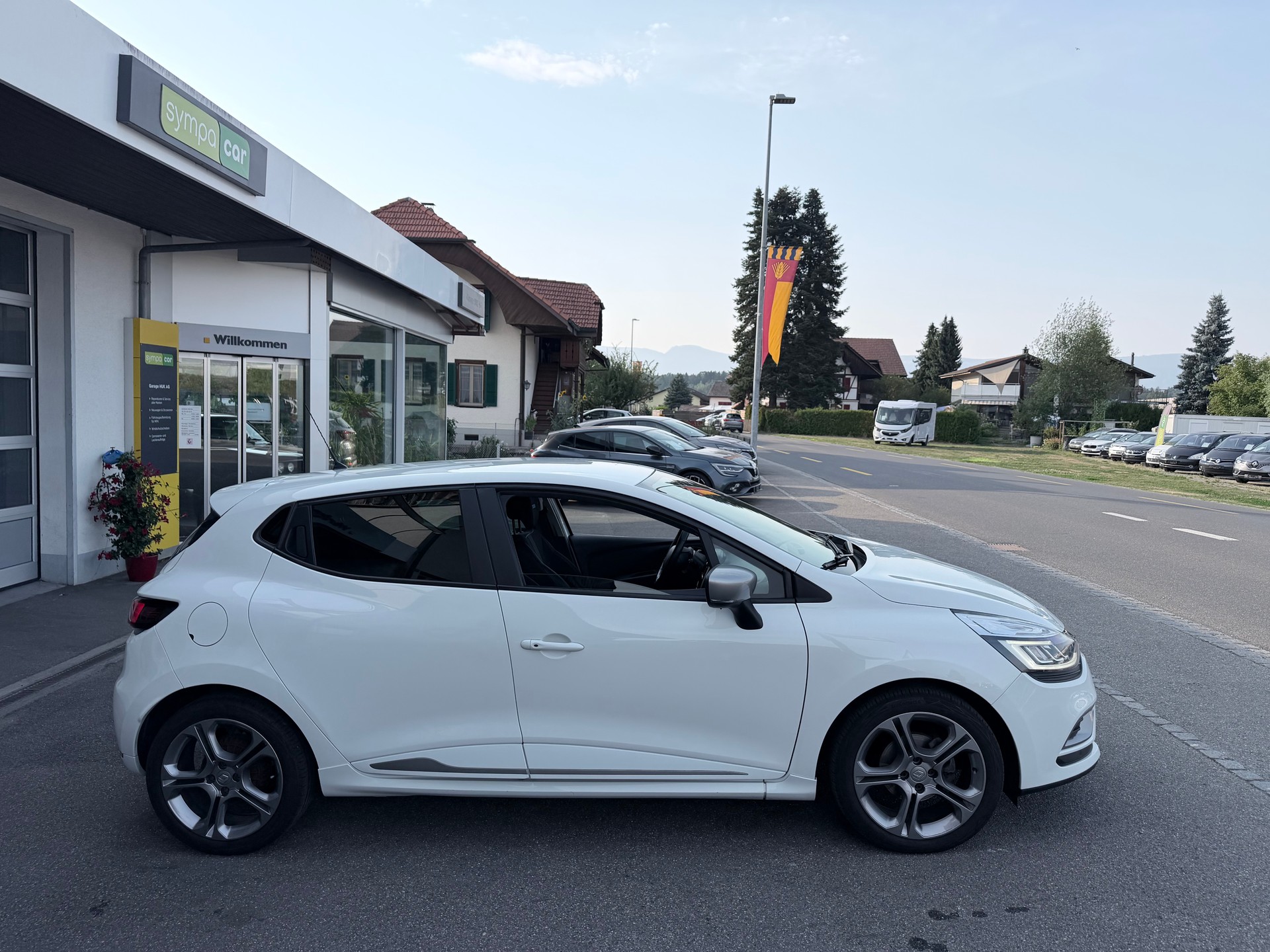 RENAULT Clio 1.2 16V T GT Line+++AB MFK+++-showroom-element-3