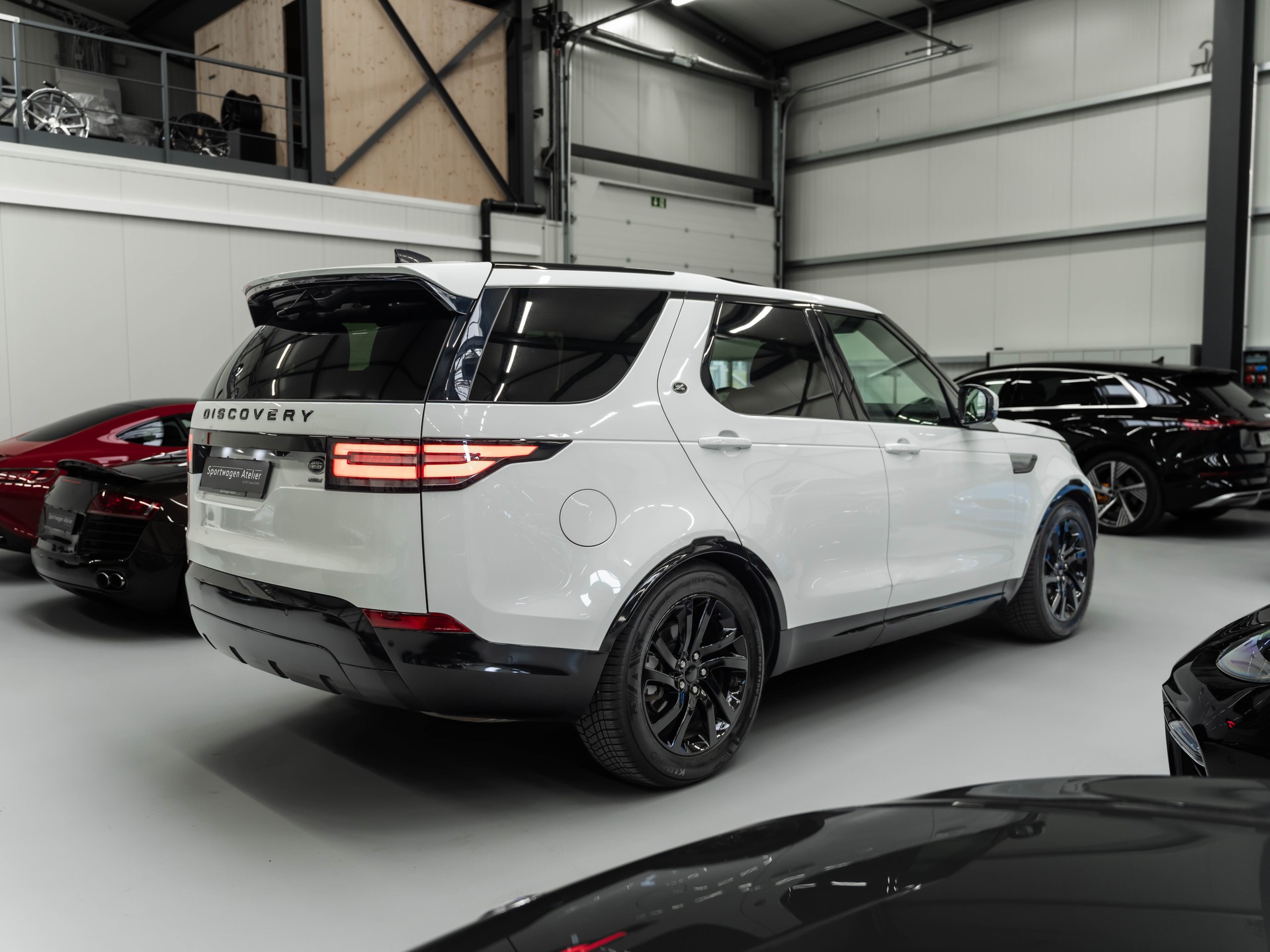 LAND ROVER Discovery 2.0 SD4 HSE Automatic-showroom-element-3
