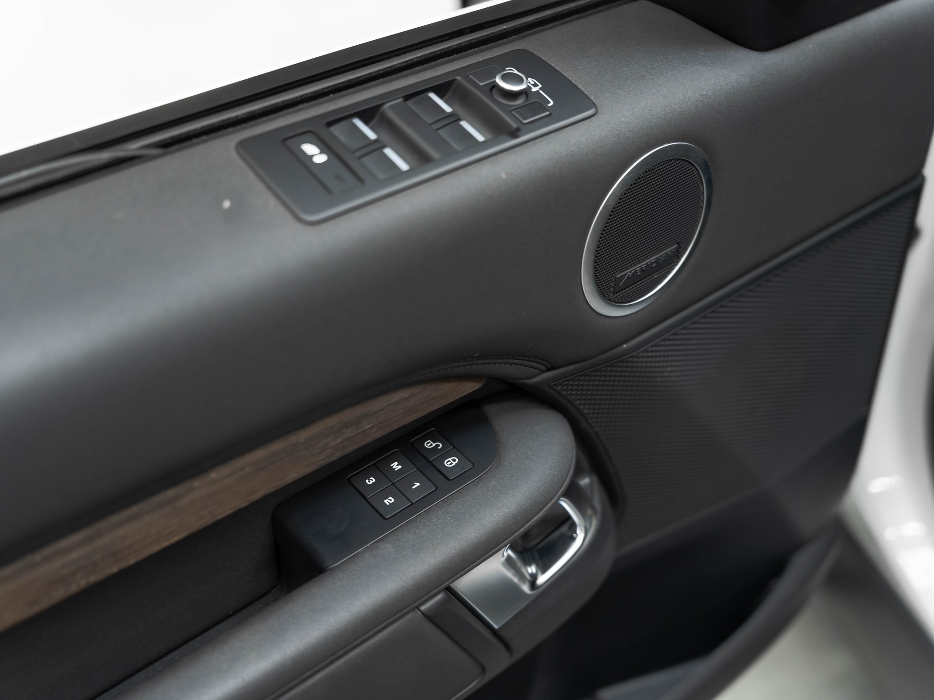 LAND ROVER Discovery 2.0 SD4 HSE Automatic-image-19