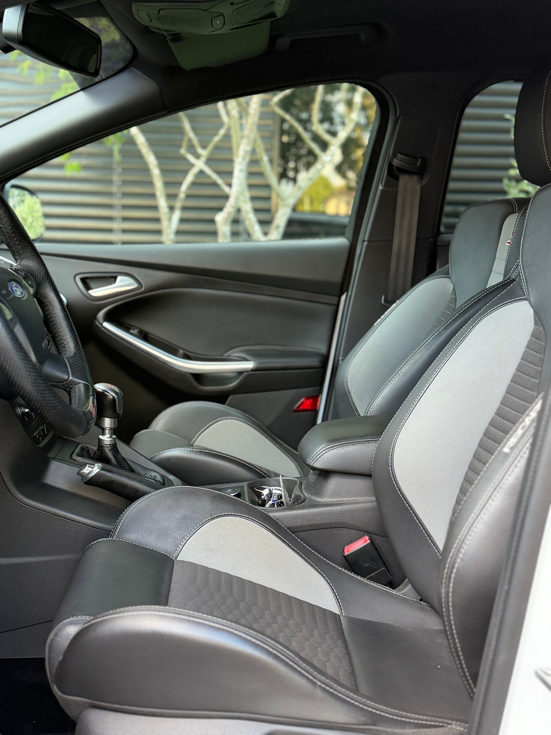 FORD Focus 2.0 SCTi ST-3-image-6