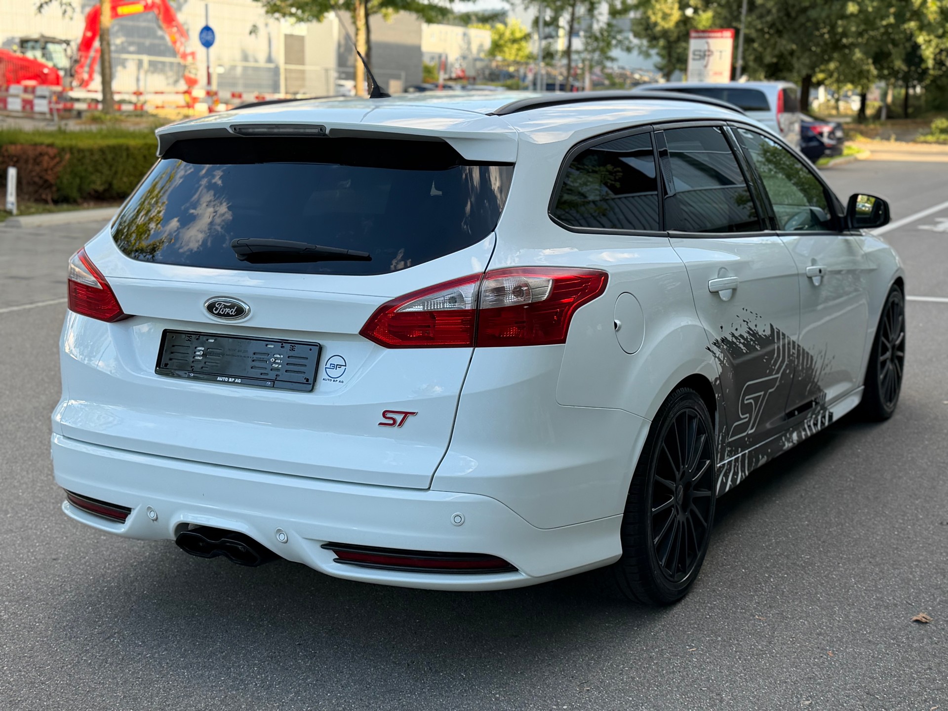 FORD Focus 2.0 SCTi ST-3-image-2