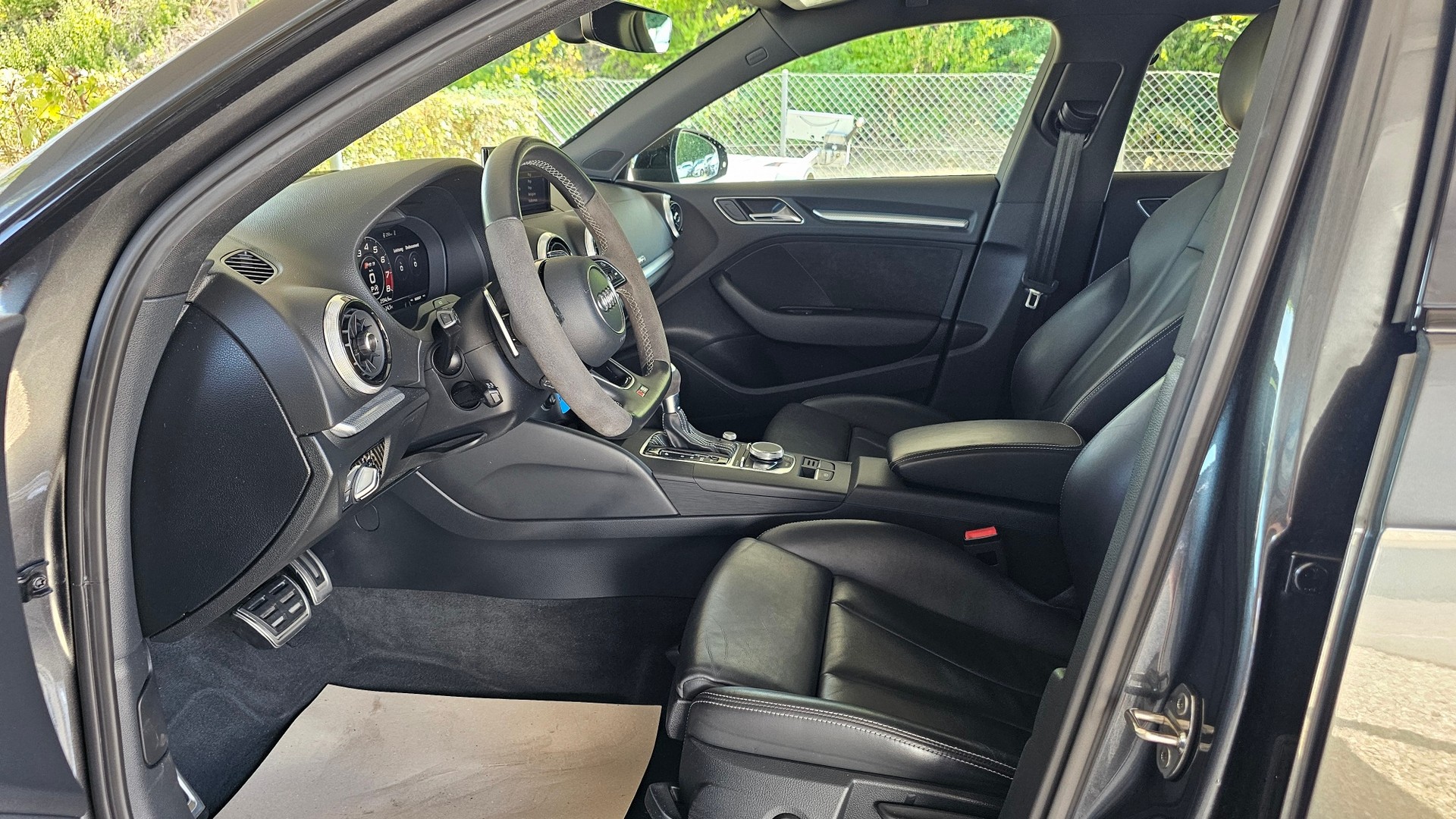 AUDI RS3 Sportback 2.5 TSI quattro S-tronic-image-19