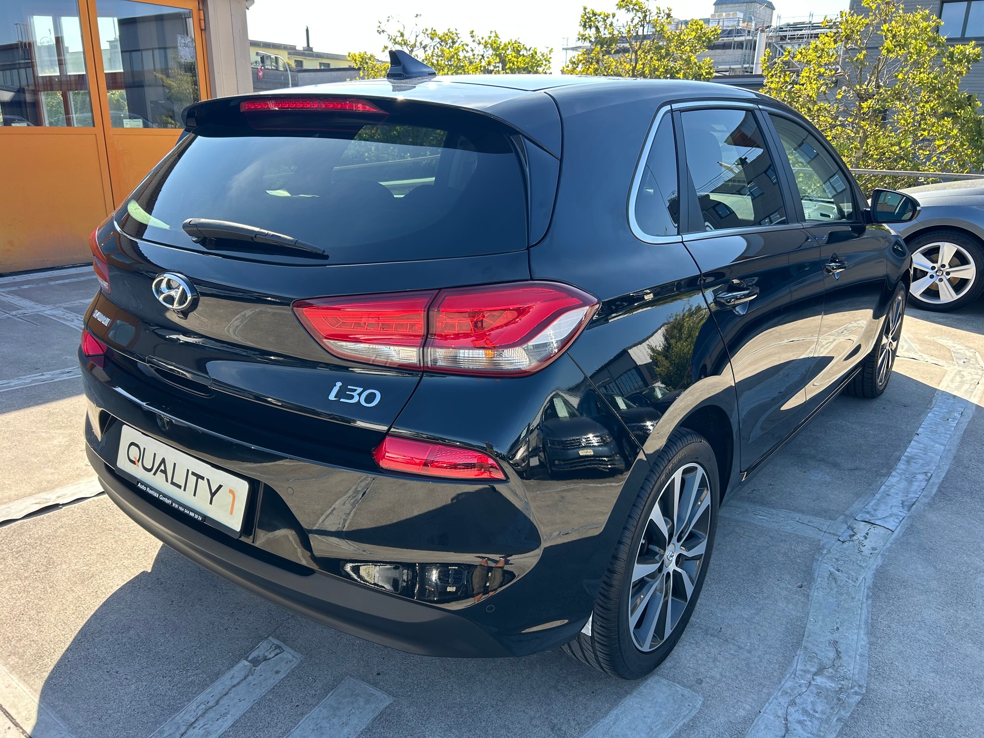 HYUNDAI i30 1.6 CRDi Launch-showroom-element-3