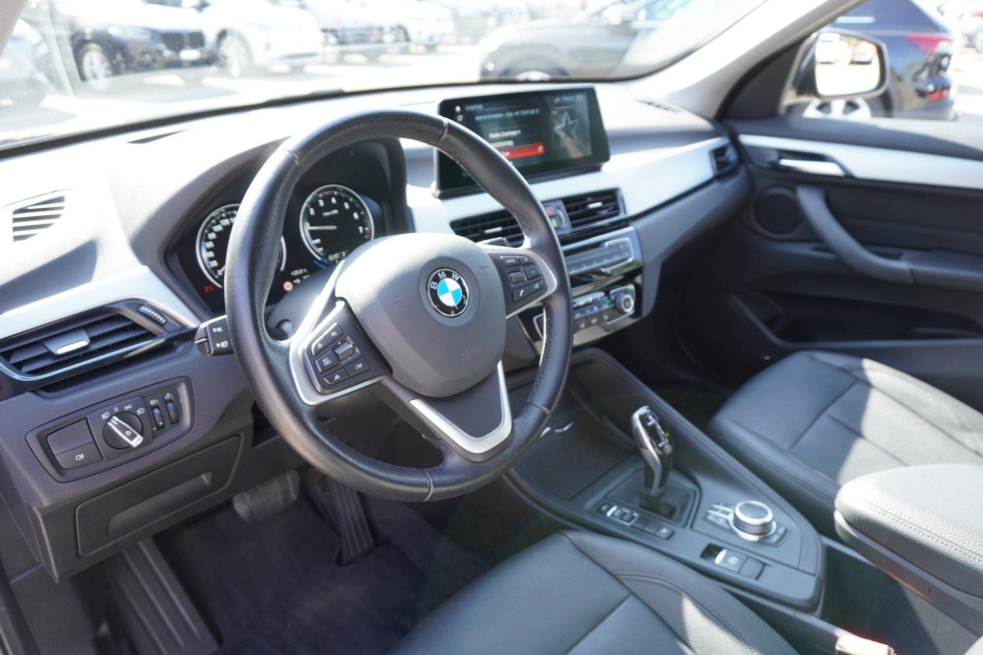 BMW X1 xDrive 20i Steptronic-image-12