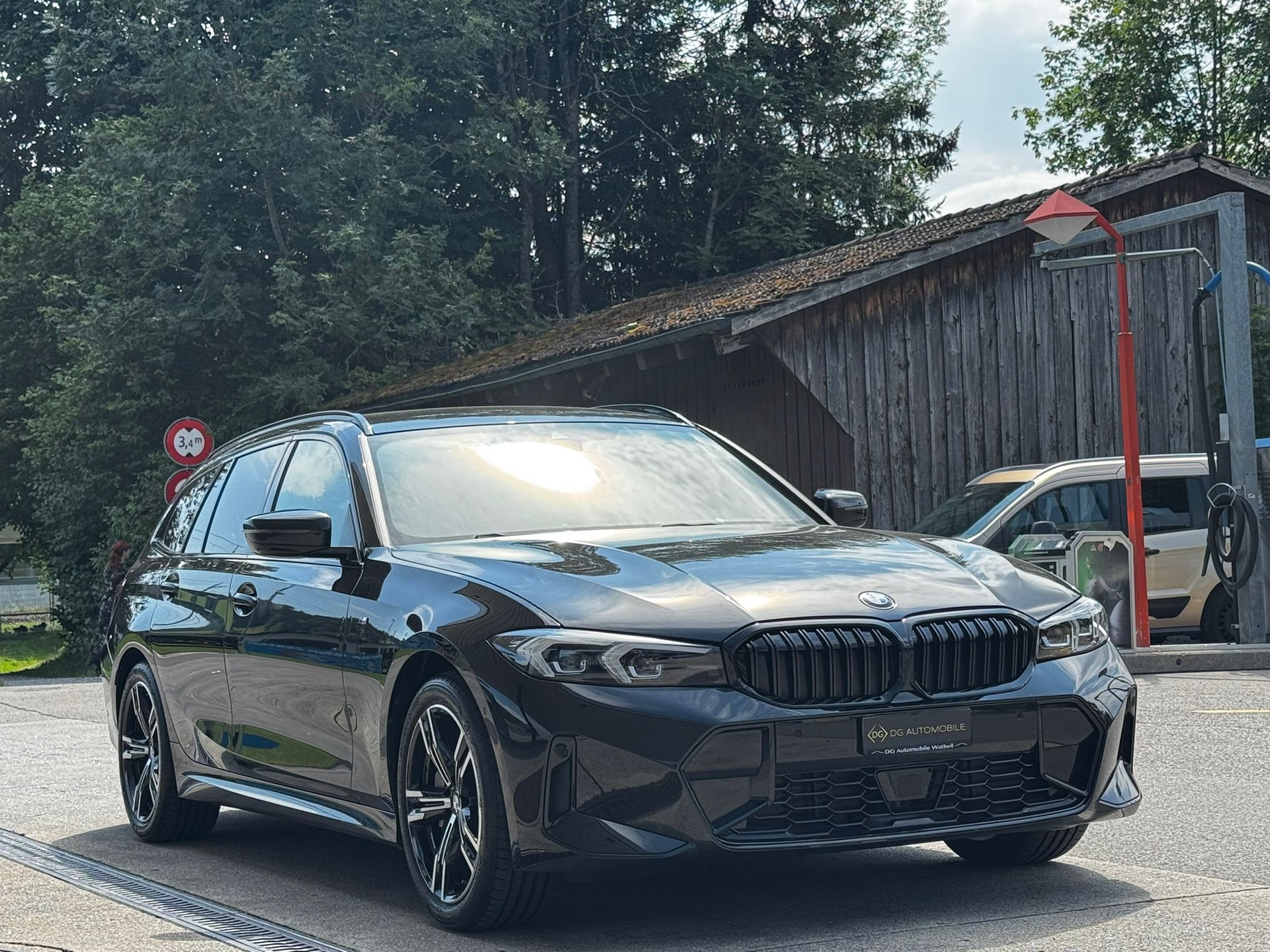 BMW 330i Touring xDrive Steptronic M Sport *Elektr. Anhängerkupplung**Panoramadach**Shadow-Line**Live Cockpit**245PS**Modell 2025*-showroom-element-3