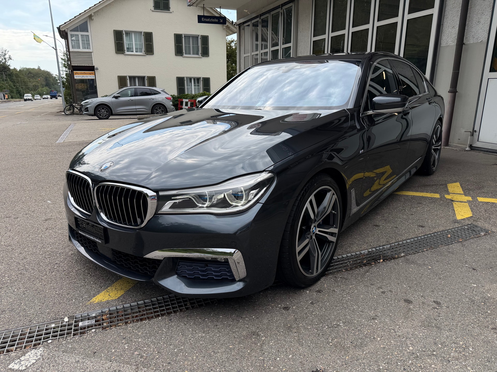 BMW 740d xDrive Steptronic-showroom-element-1