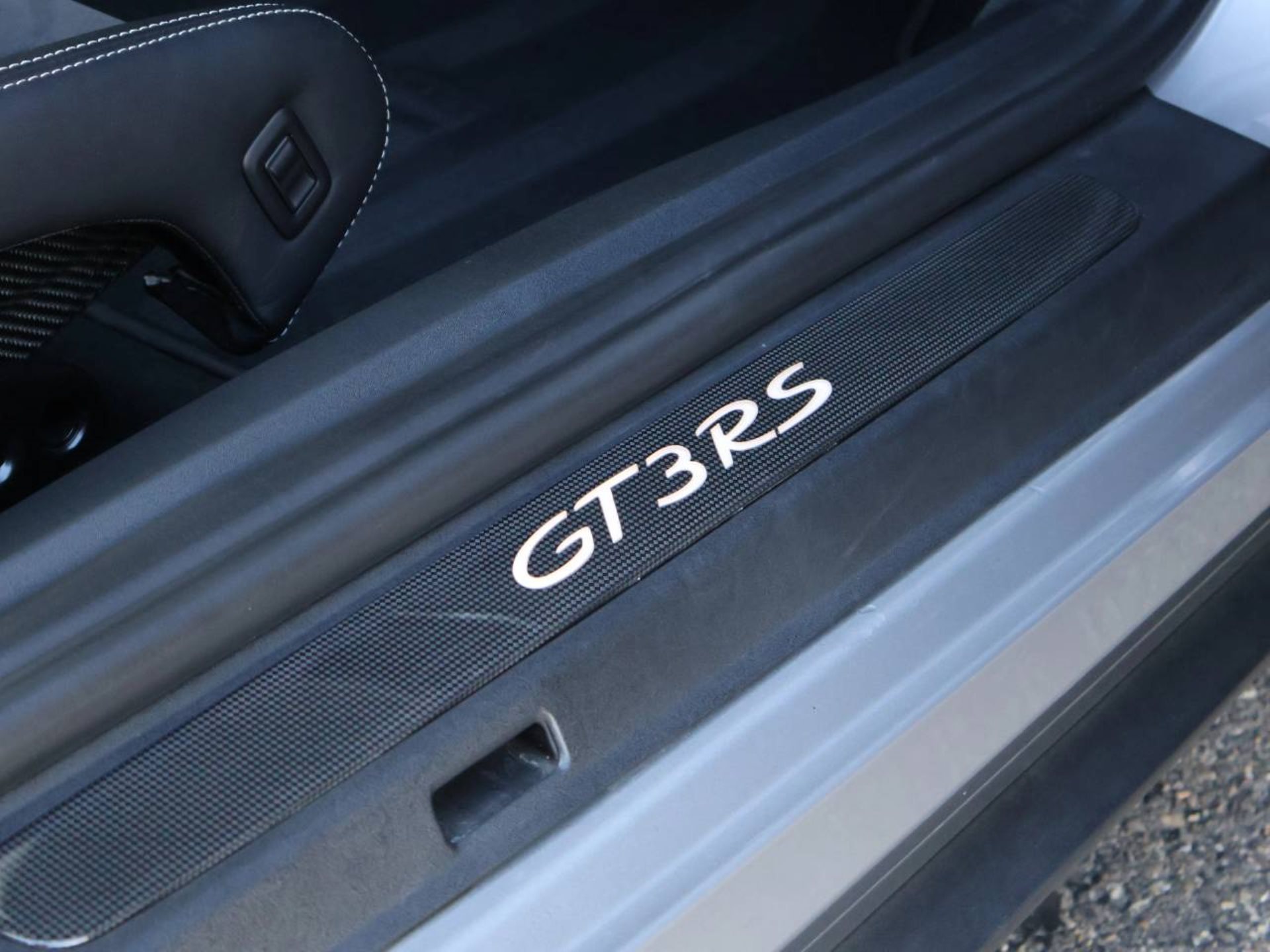 PORSCHE 911 GT3 RS-image-22