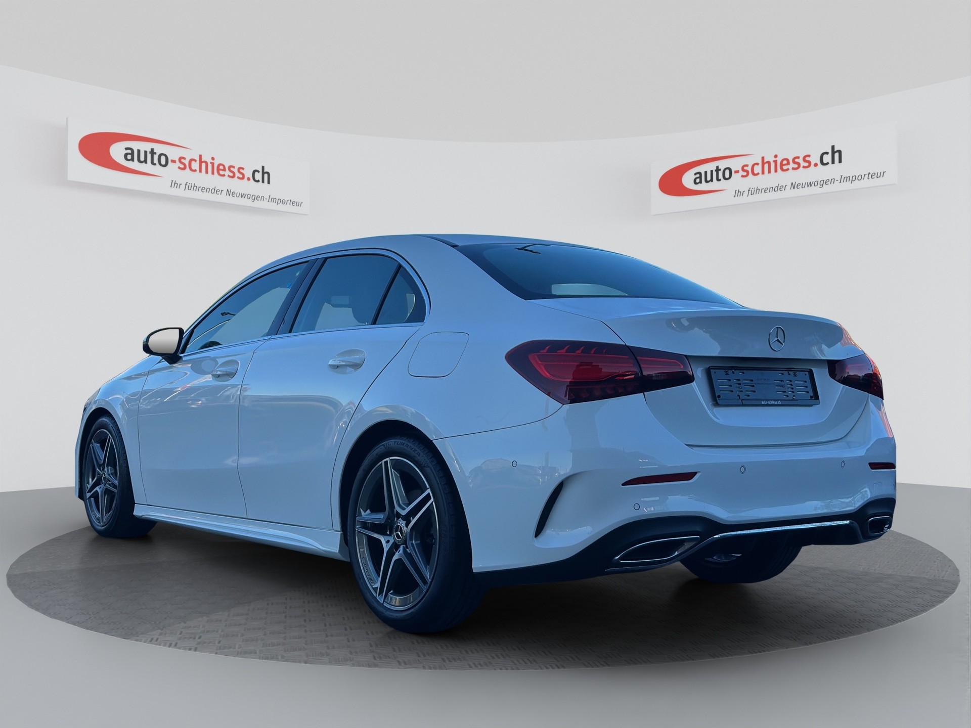 MERCEDES-BENZ A 180 7G-DCT AMG Line-showroom-element-1