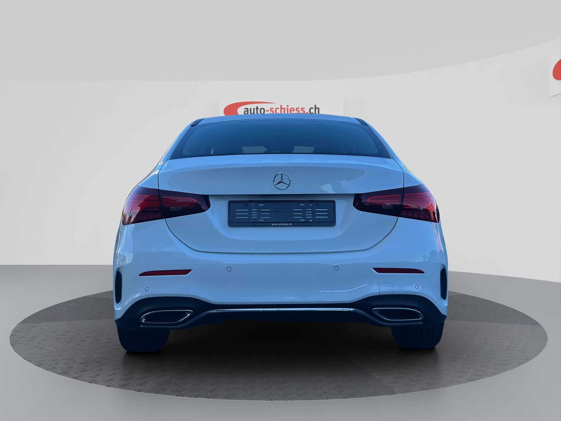 MERCEDES-BENZ A 180 7G-DCT AMG Line-image-4