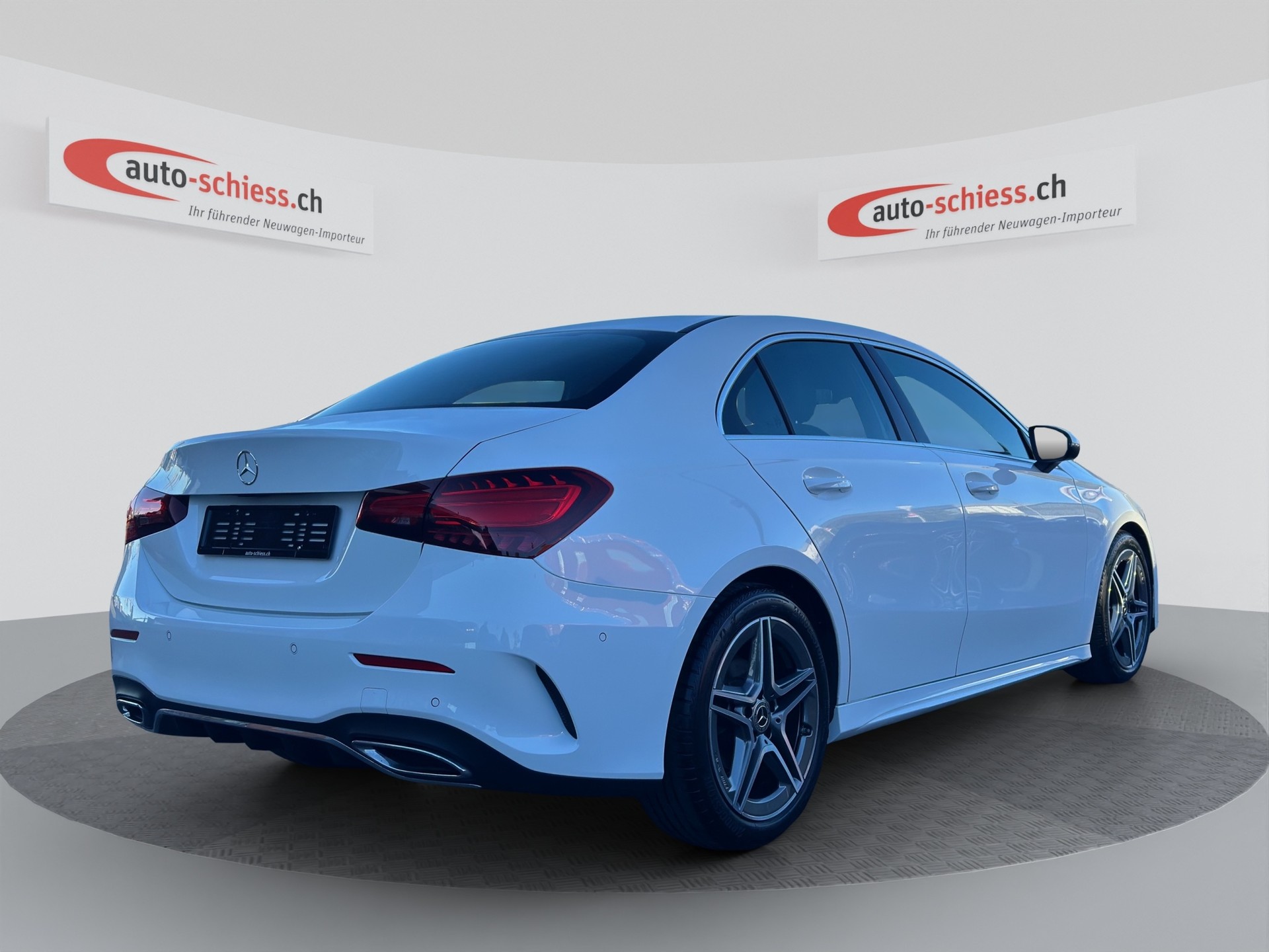MERCEDES-BENZ A 180 7G-DCT AMG Line-showroom-element-3