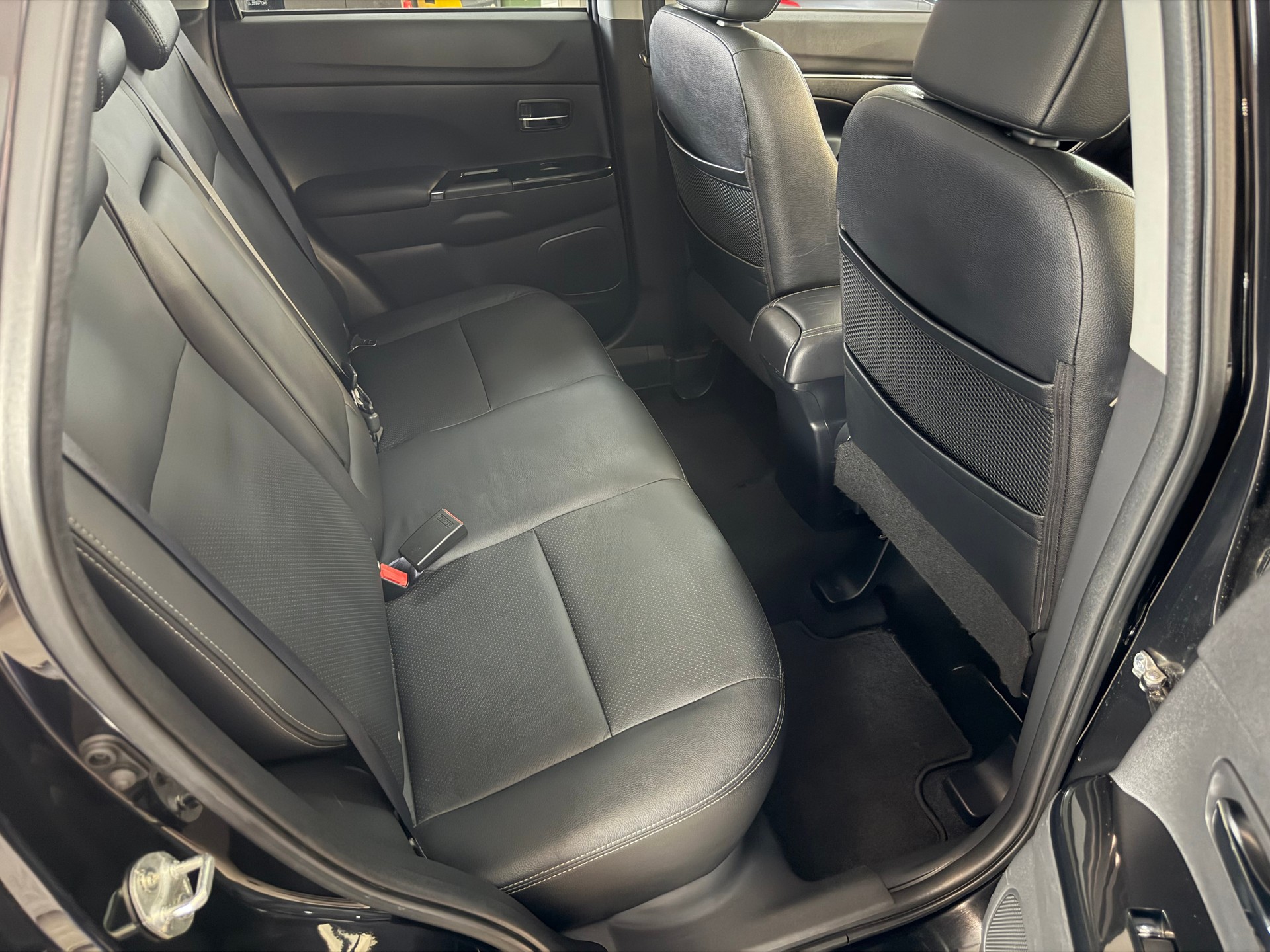PEUGEOT 4008 1.8 HDi Allure 4WD-image-18