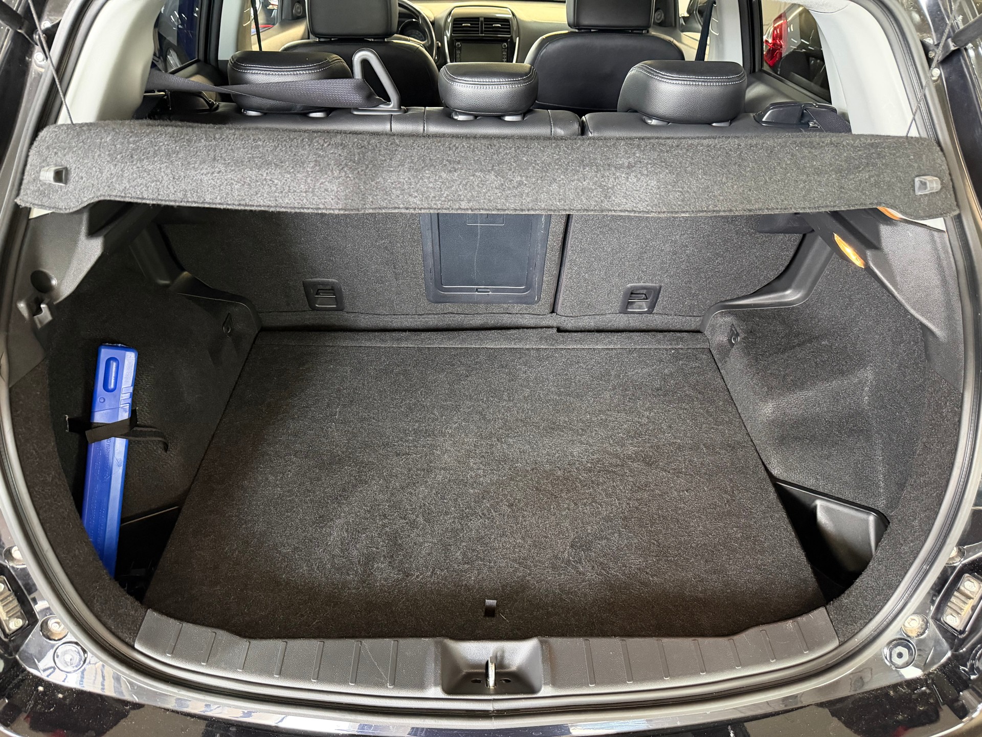 PEUGEOT 4008 1.8 HDi Allure 4WD-image-19