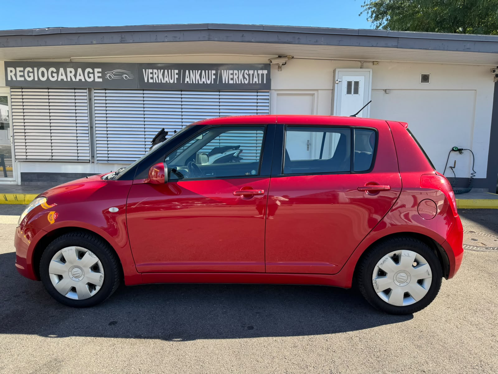 SUZUKI Swift 1.3i 16V GL Top-showroom-element-1