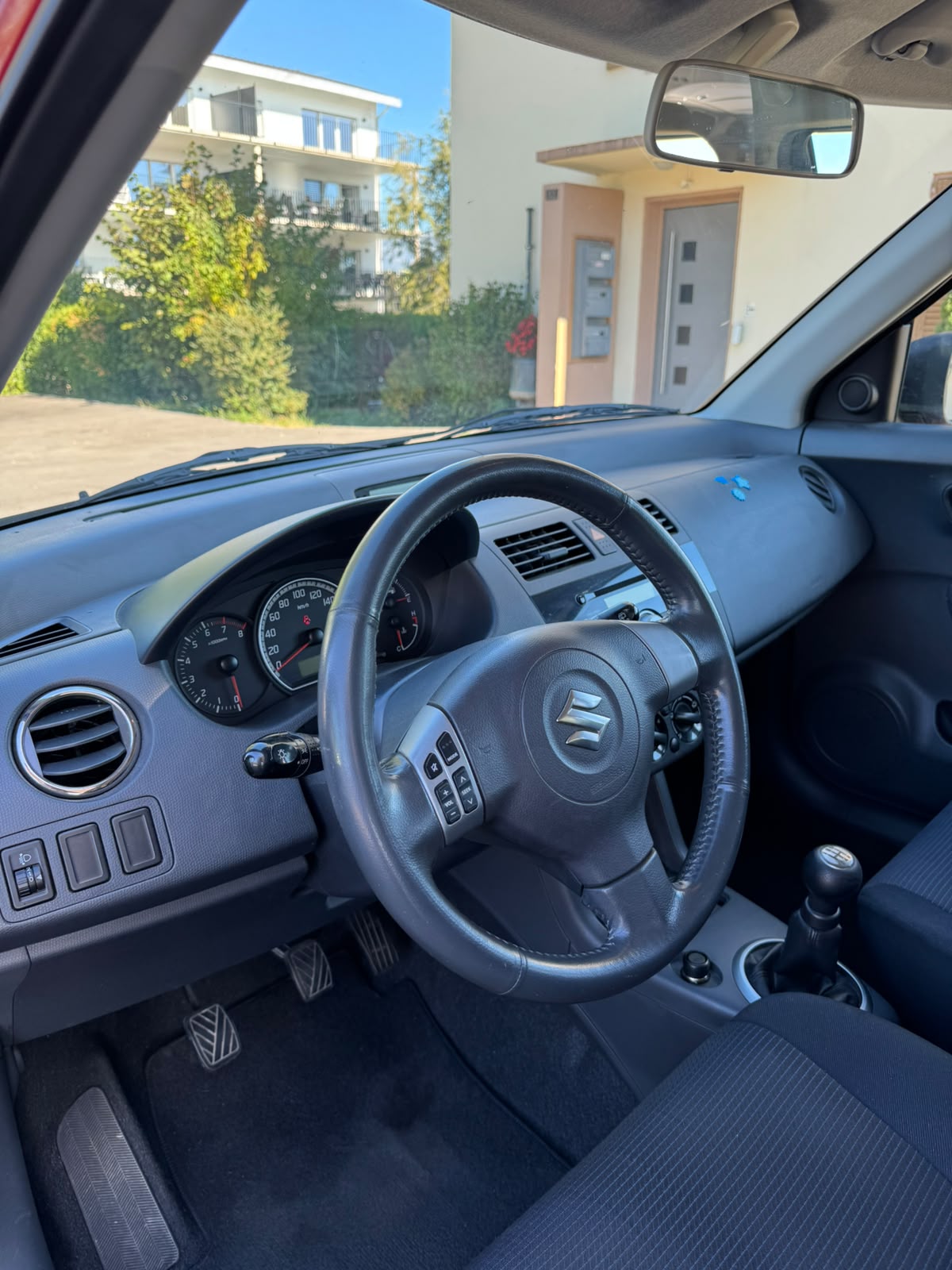 SUZUKI Swift 1.3i 16V GL Top-image-11