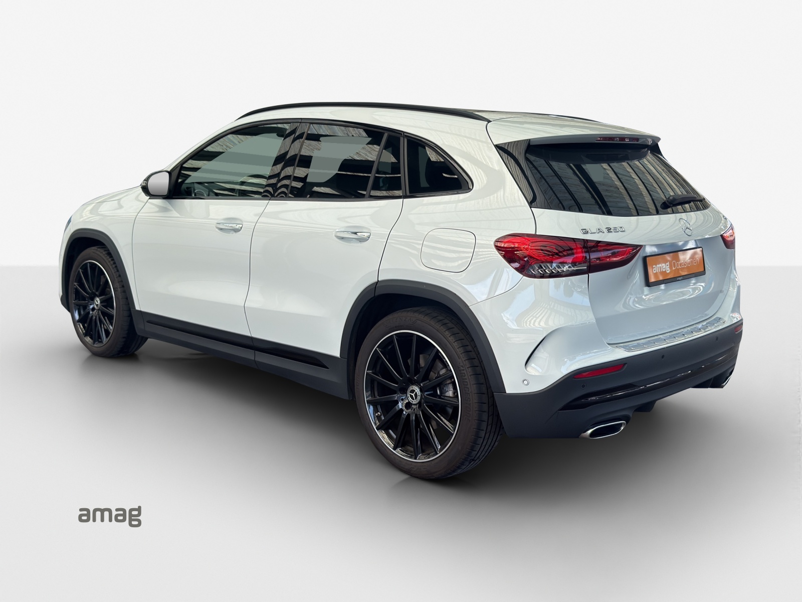 MERCEDES-BENZ GLA 250 4Matic AMG Line 8G-DCT-showroom-element-2