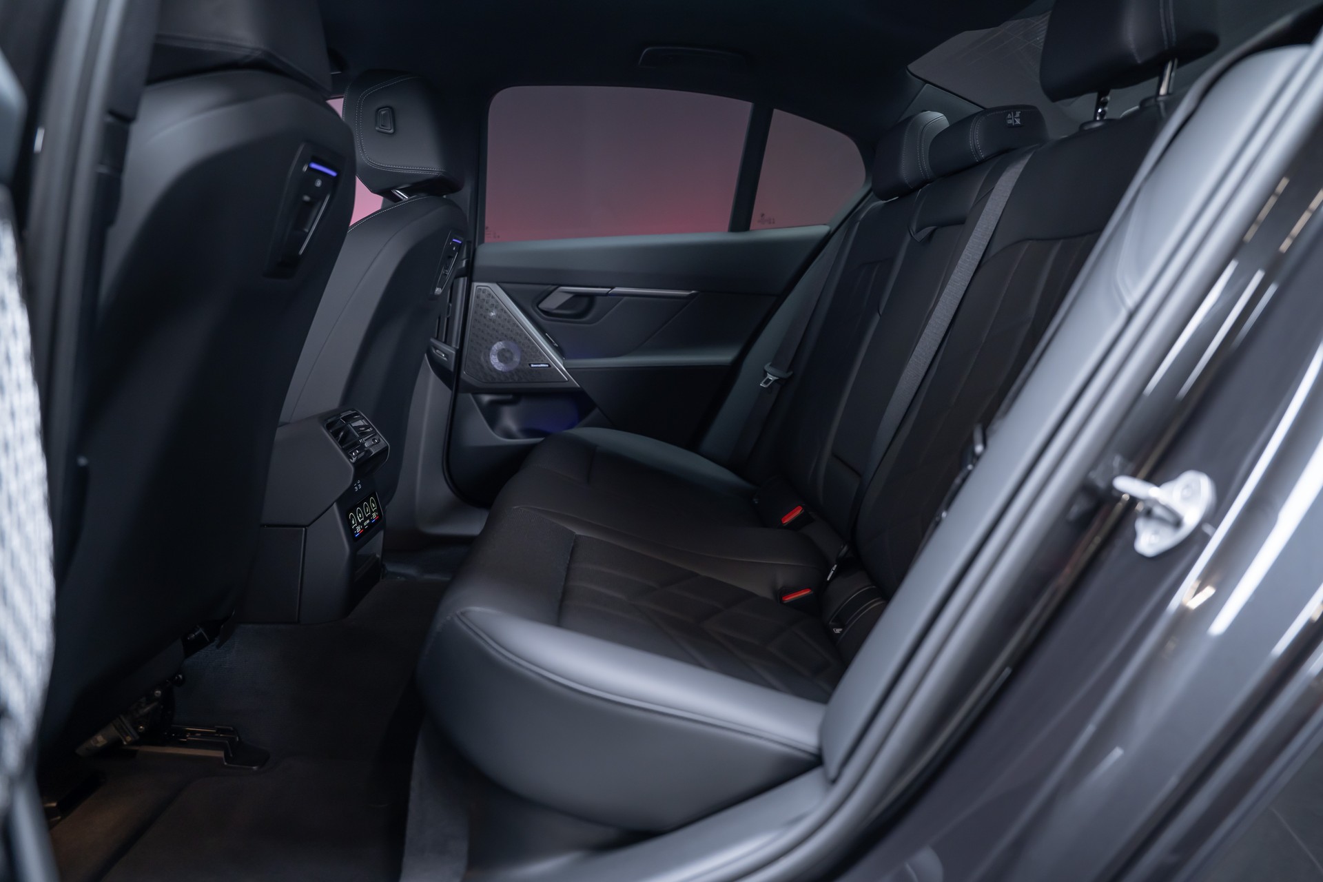 BMW 540d xDrive M Sport / Standheizung / 360°Kamera / Bowers&Wilkins / HeadUp-image-18