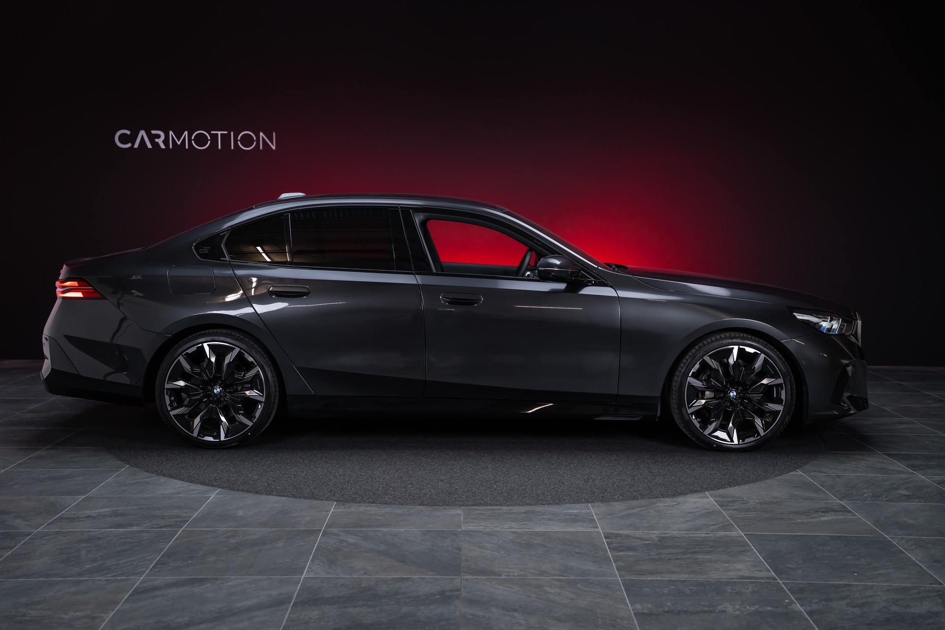 BMW 540d xDrive M Sport / 360°Kamera / Bowers&Wilkins / HeadUp-showroom-element-3