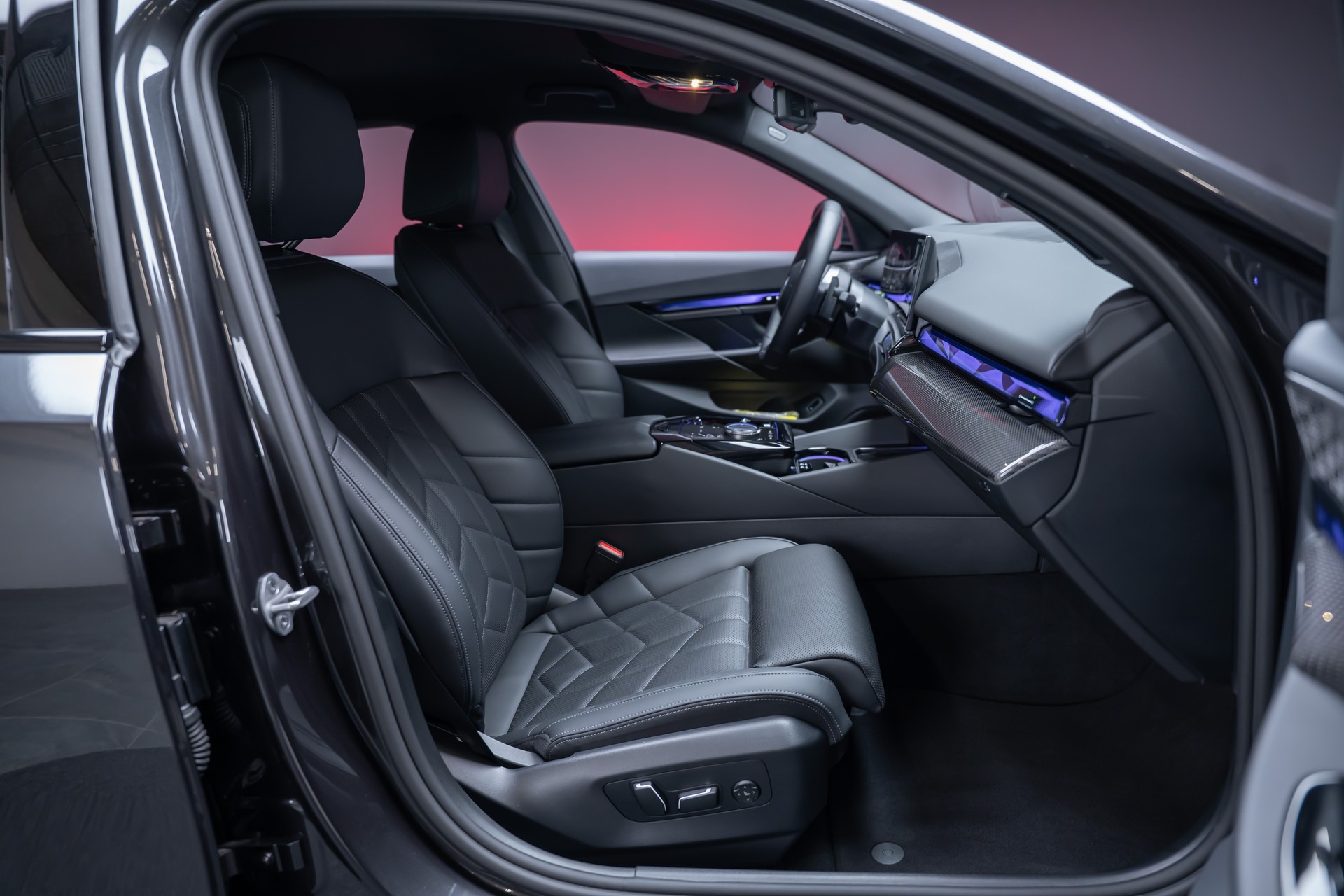 BMW 540d xDrive M Sport / Standheizung / 360°Kamera / Bowers&Wilkins / HeadUp-image-24