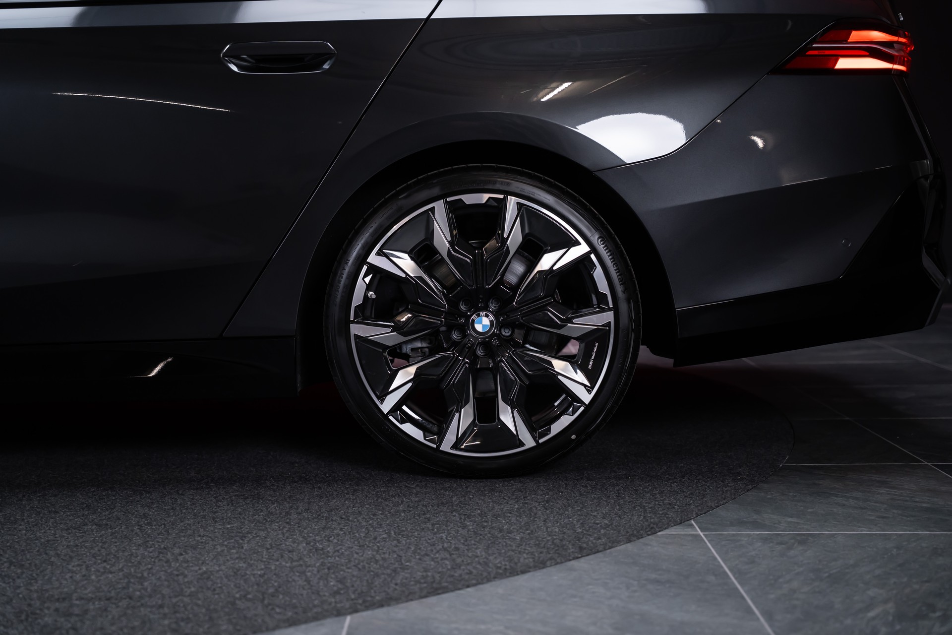 BMW 540d xDrive M Sport / Standheizung / 360°Kamera / Bowers&Wilkins / HeadUp-image-44