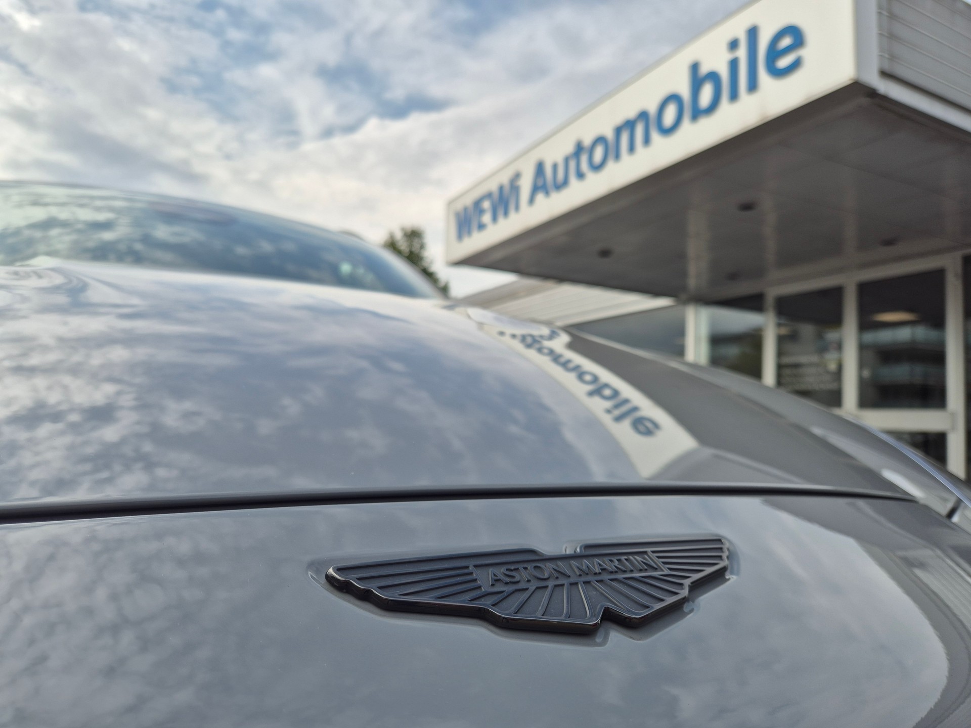 ASTON MARTIN DBX 4.0 V8-image-9