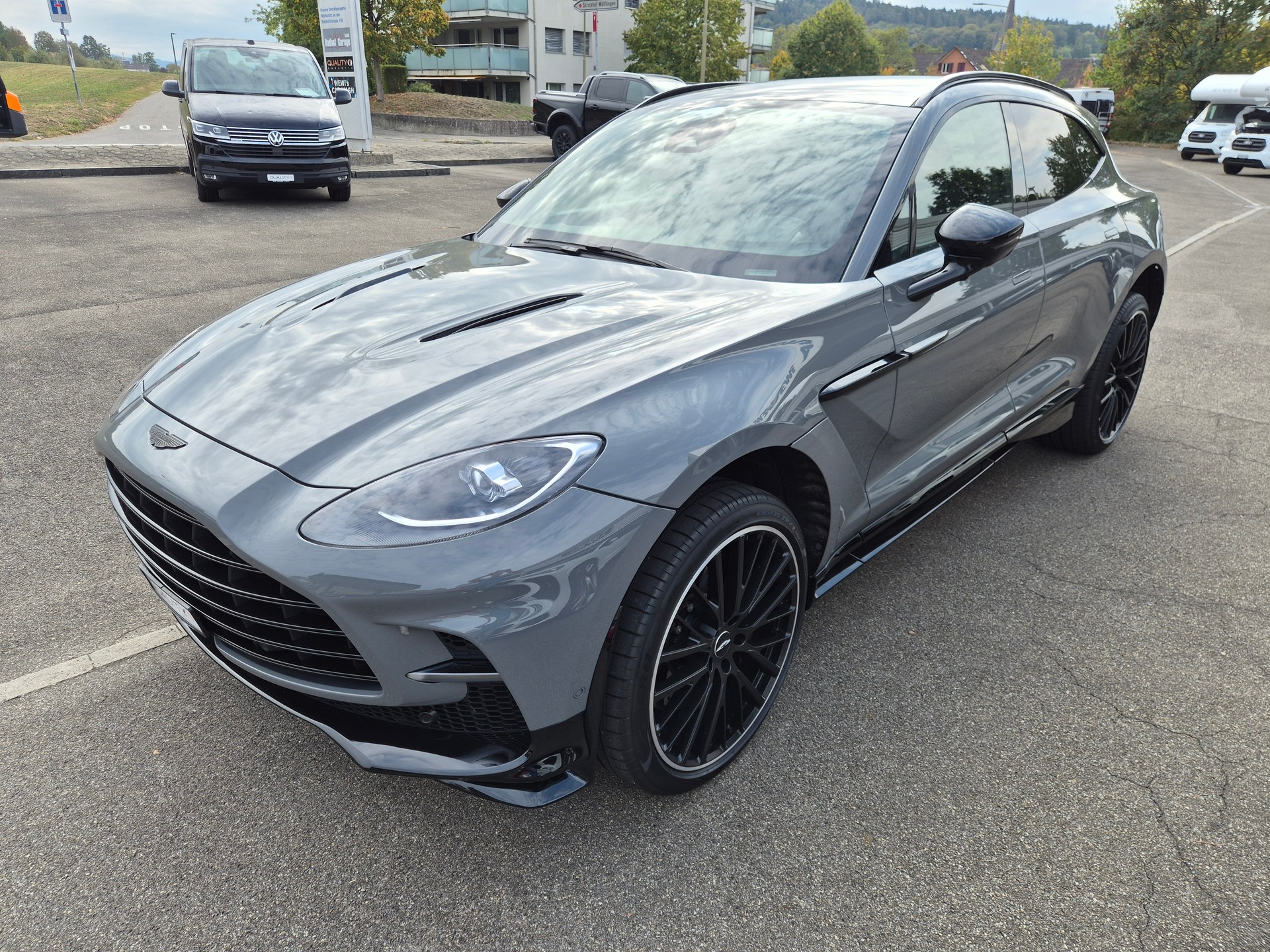 ASTON MARTIN DBX 4.0 V8-showroom-element-1