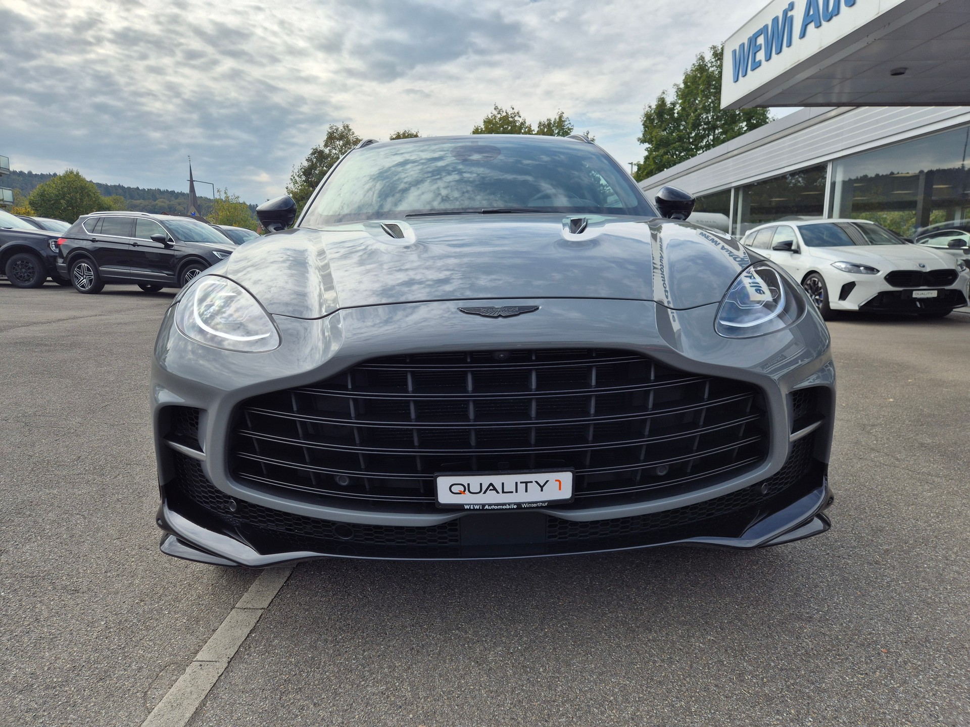 ASTON MARTIN DBX 4.0 V8-showroom-element-2