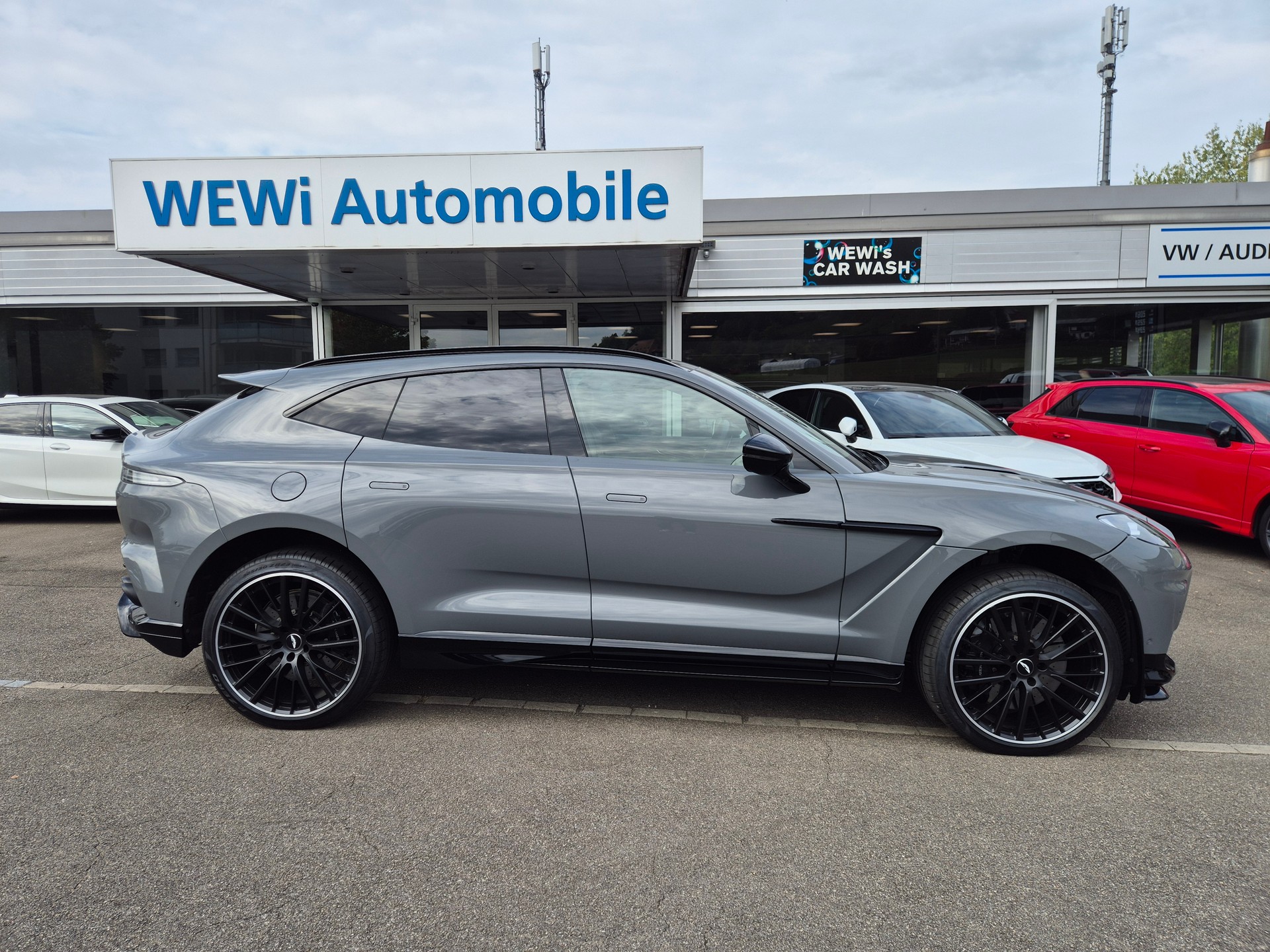 ASTON MARTIN DBX 4.0 V8-showroom-element-3