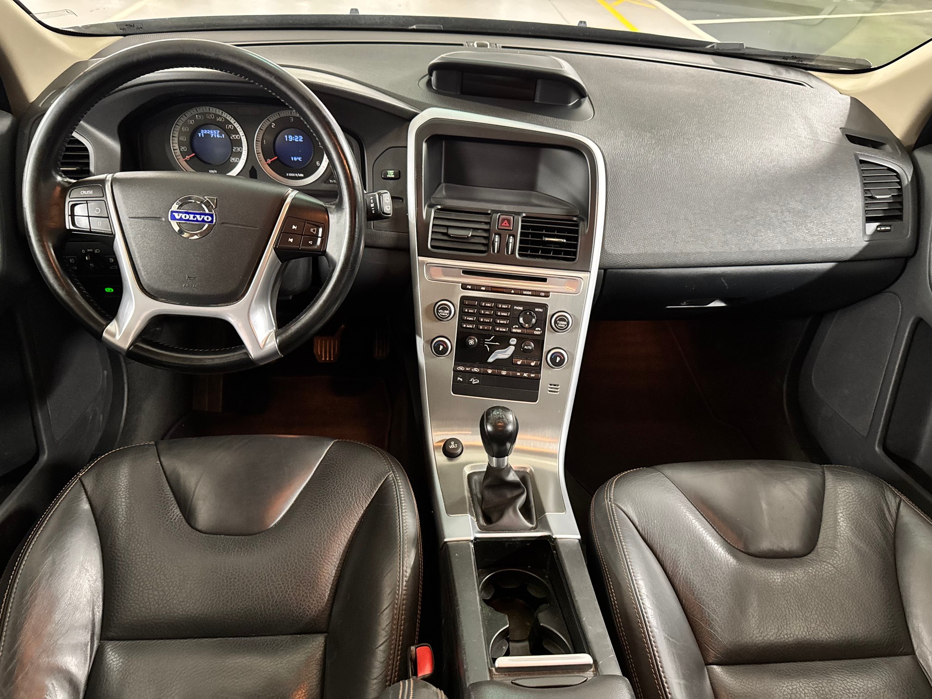 VOLVO XC60 2.4D AWD Summum-image-11