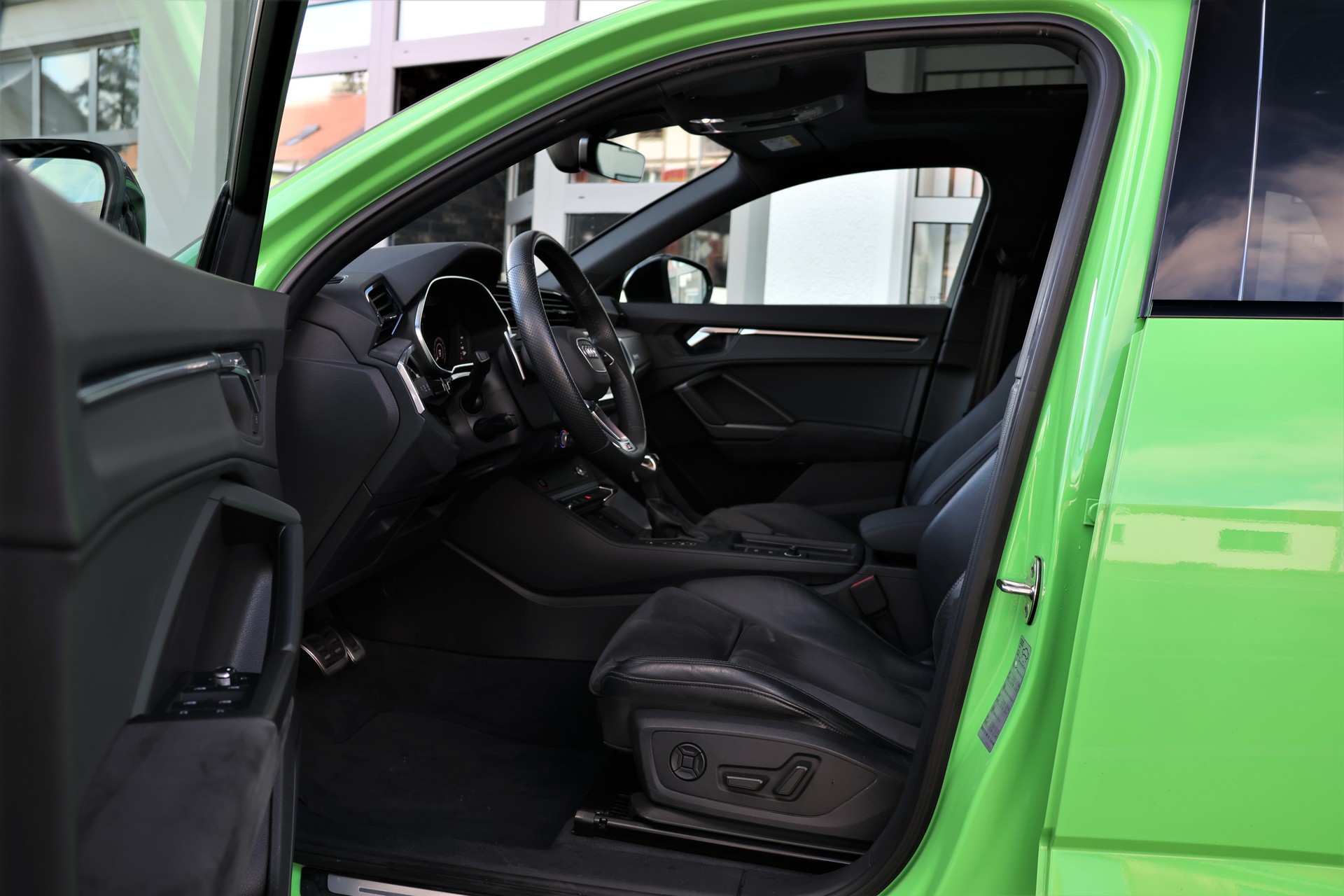 AUDI RS Q3 Sportback quattro S tronic (CH) *KyalamiGreen*-image-9