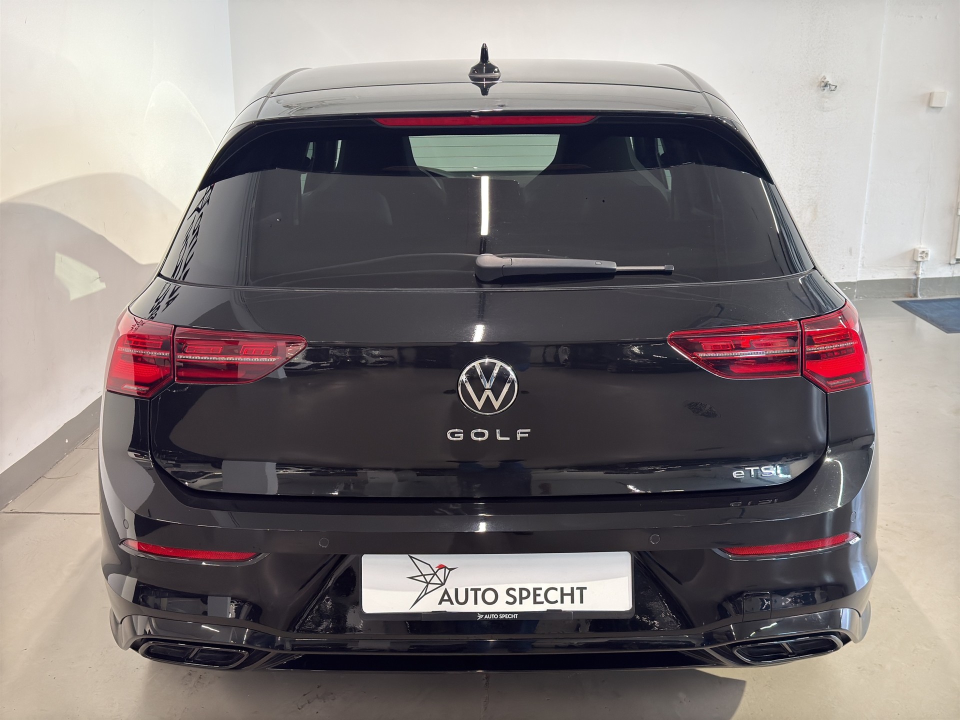 VW Golf 1.5 eTSI mHEV ACT R-Line DSG-image-6