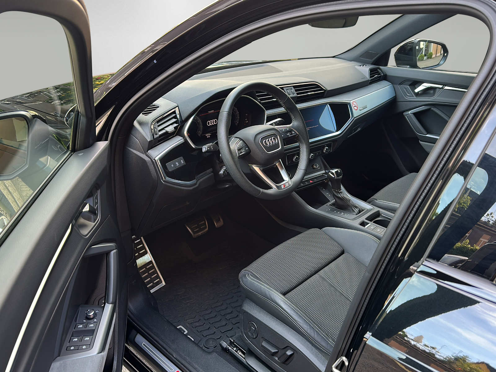 AUDI Q3 35 TFSI S line S-tronic-showroom-element-2