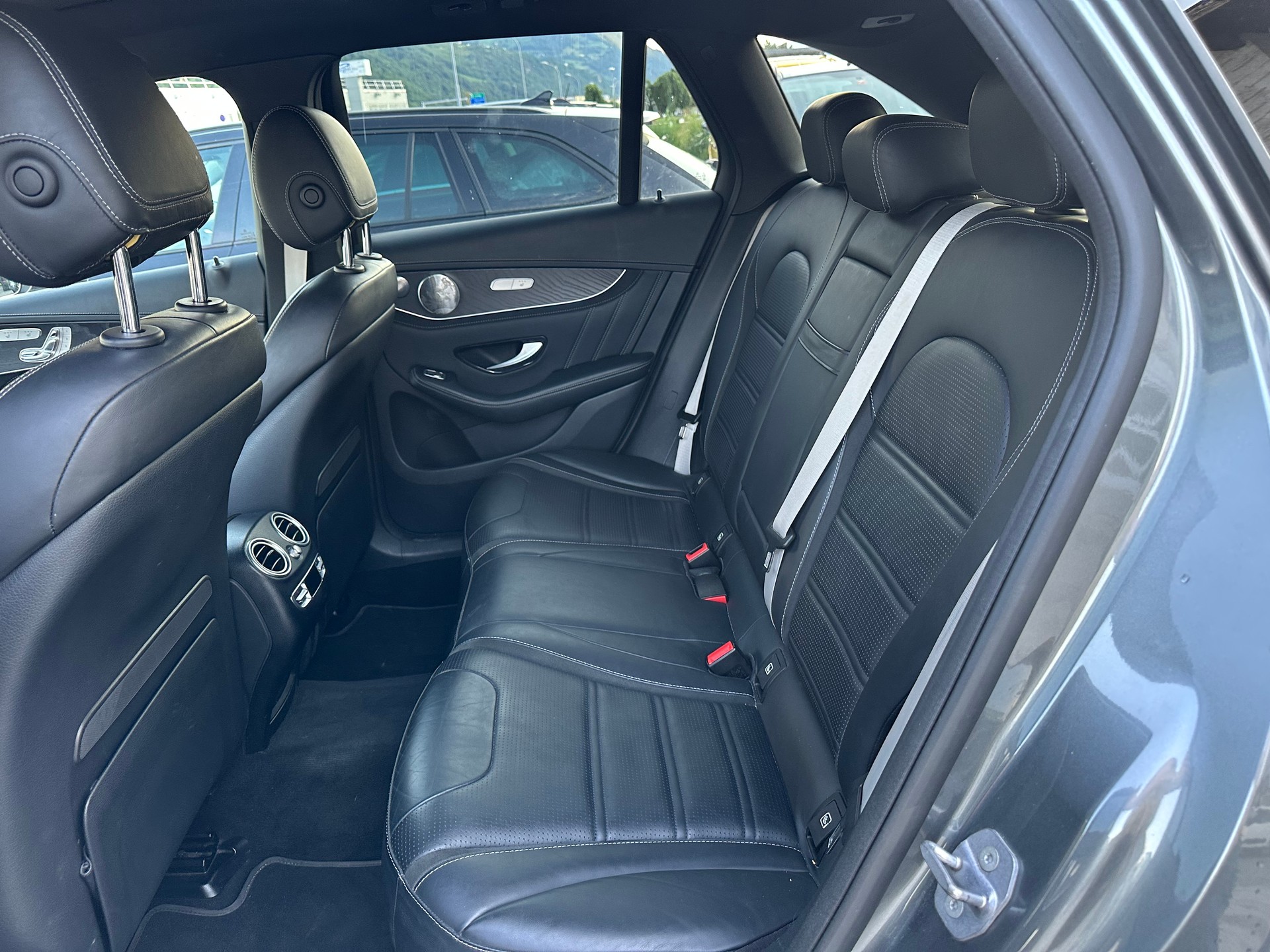 MERCEDES-BENZ GLC 63 S AMG 4Matic+ 9G-Tronic-image-10