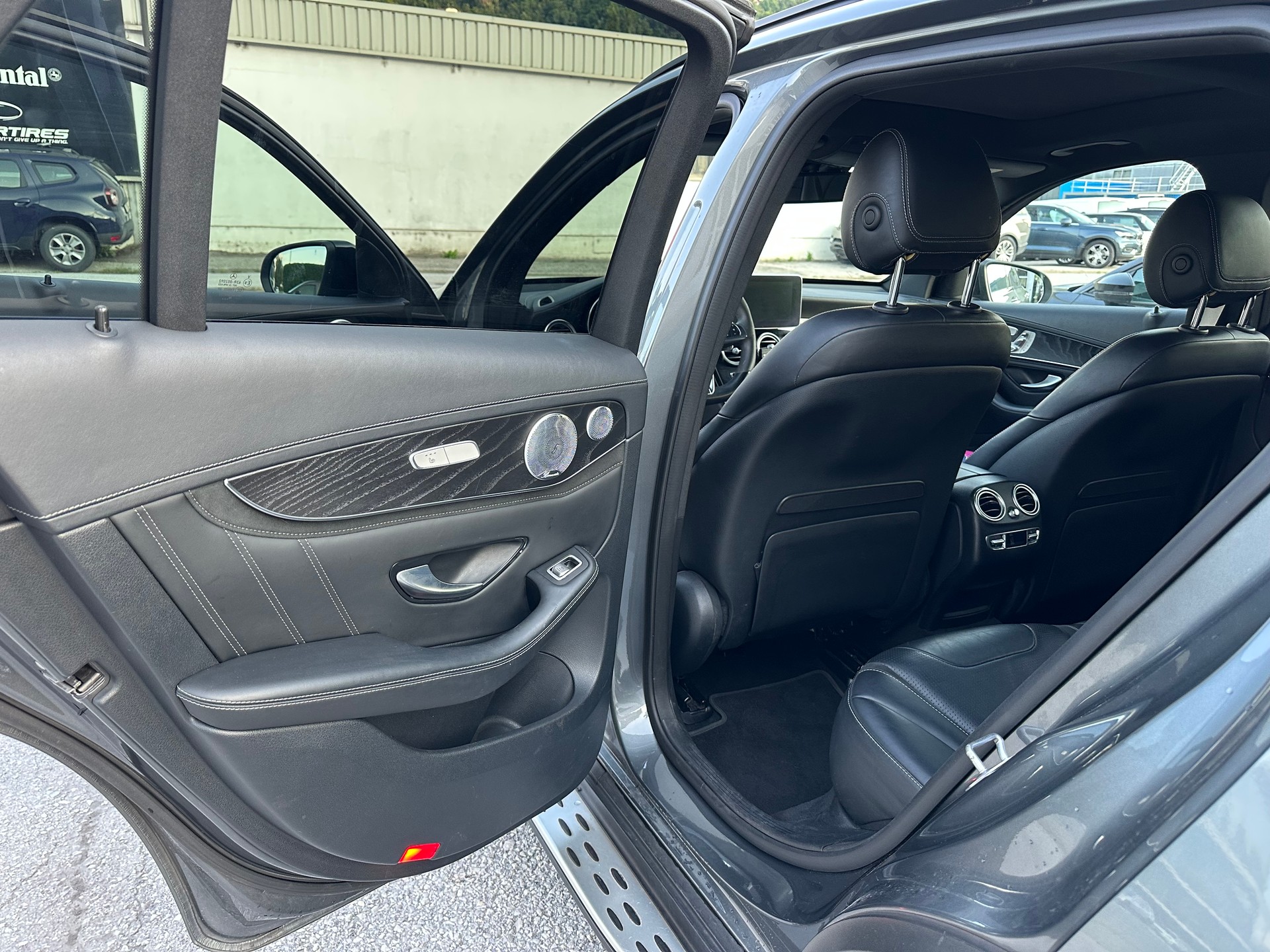 MERCEDES-BENZ GLC 63 S AMG 4Matic+ 9G-Tronic-image-9