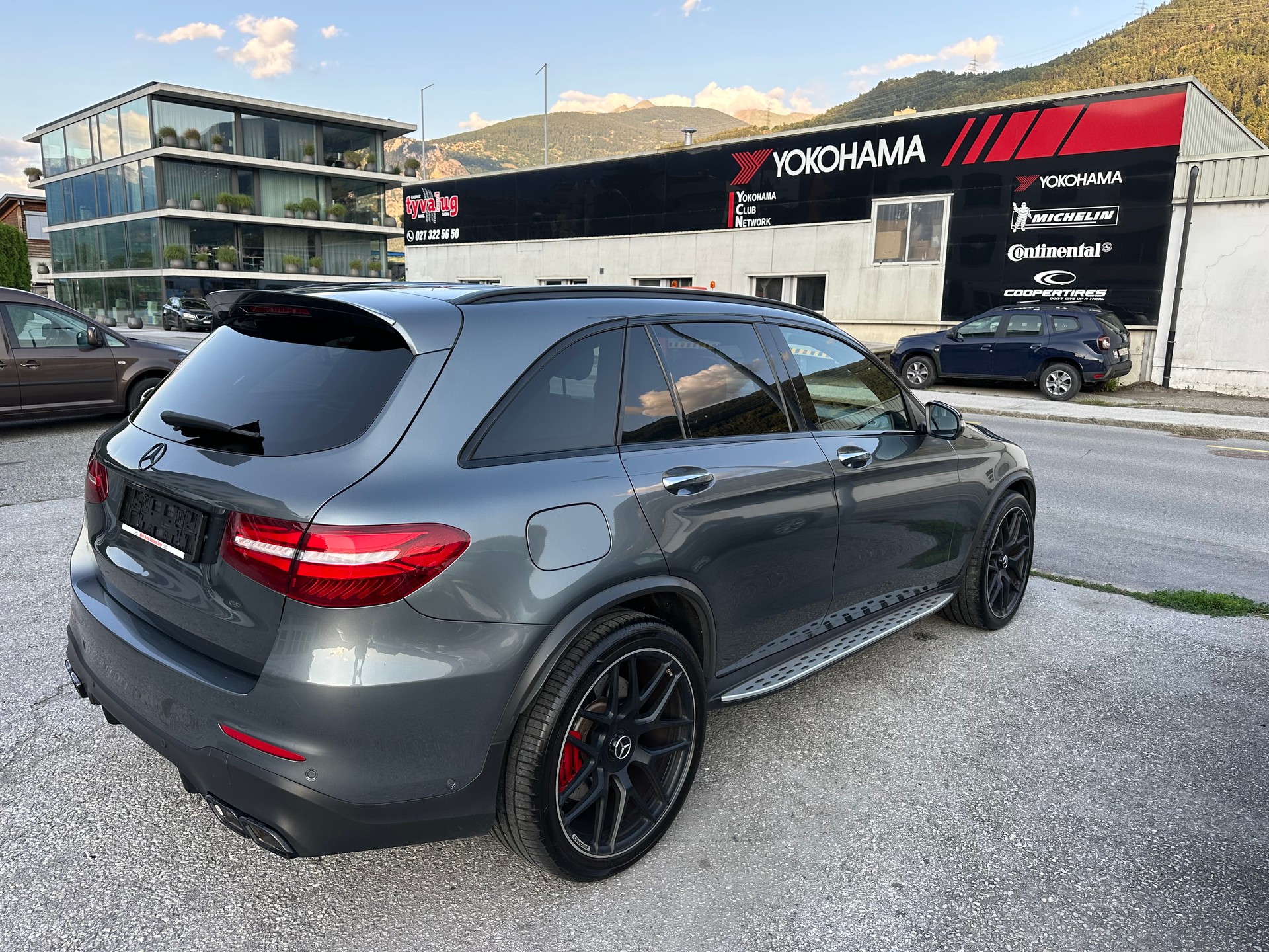 MERCEDES-BENZ GLC 63 S AMG 4Matic+ 9G-Tronic-image-3