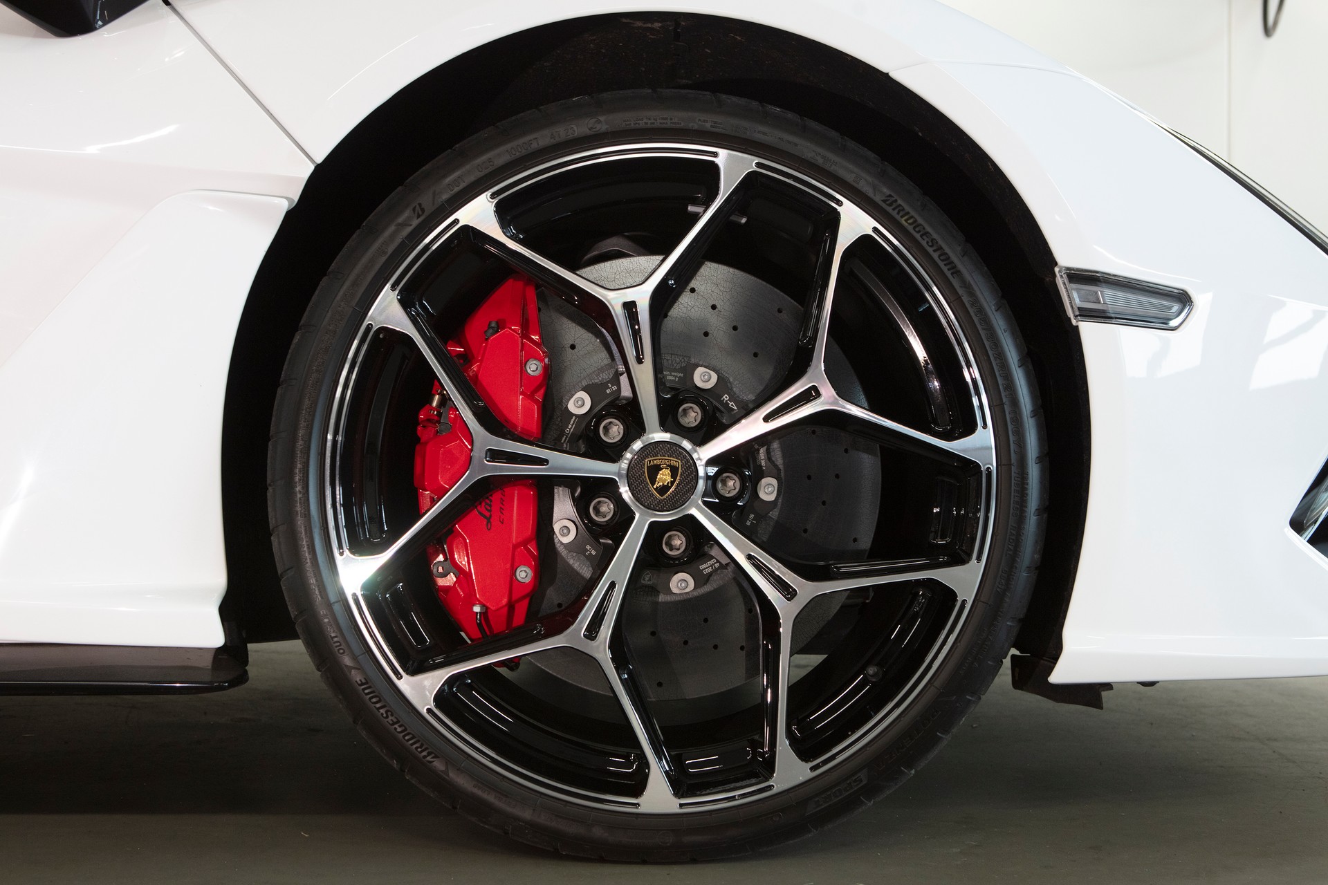 LAMBORGHINI Revuelto-image-8
