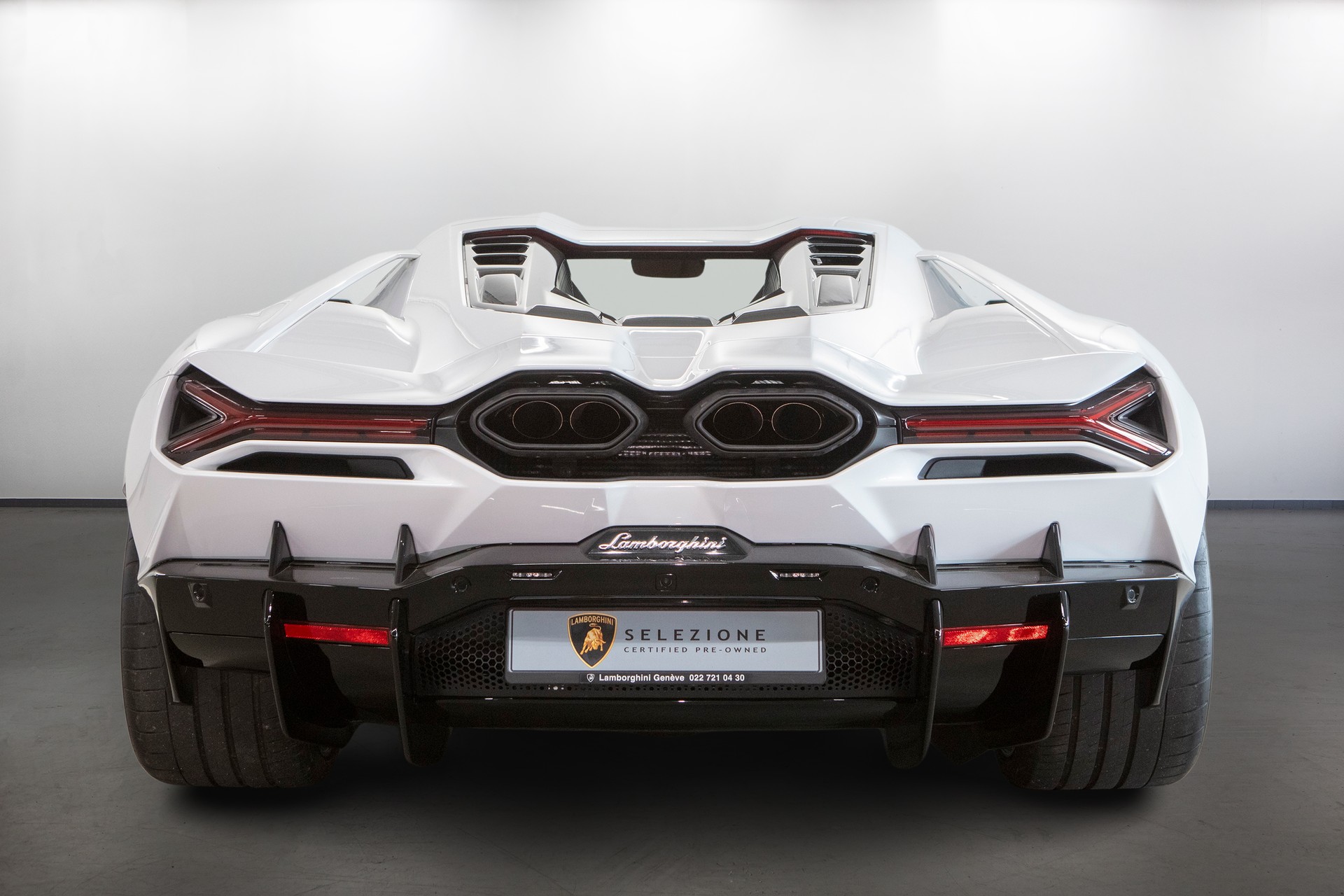 LAMBORGHINI Revuelto-showroom-element-3