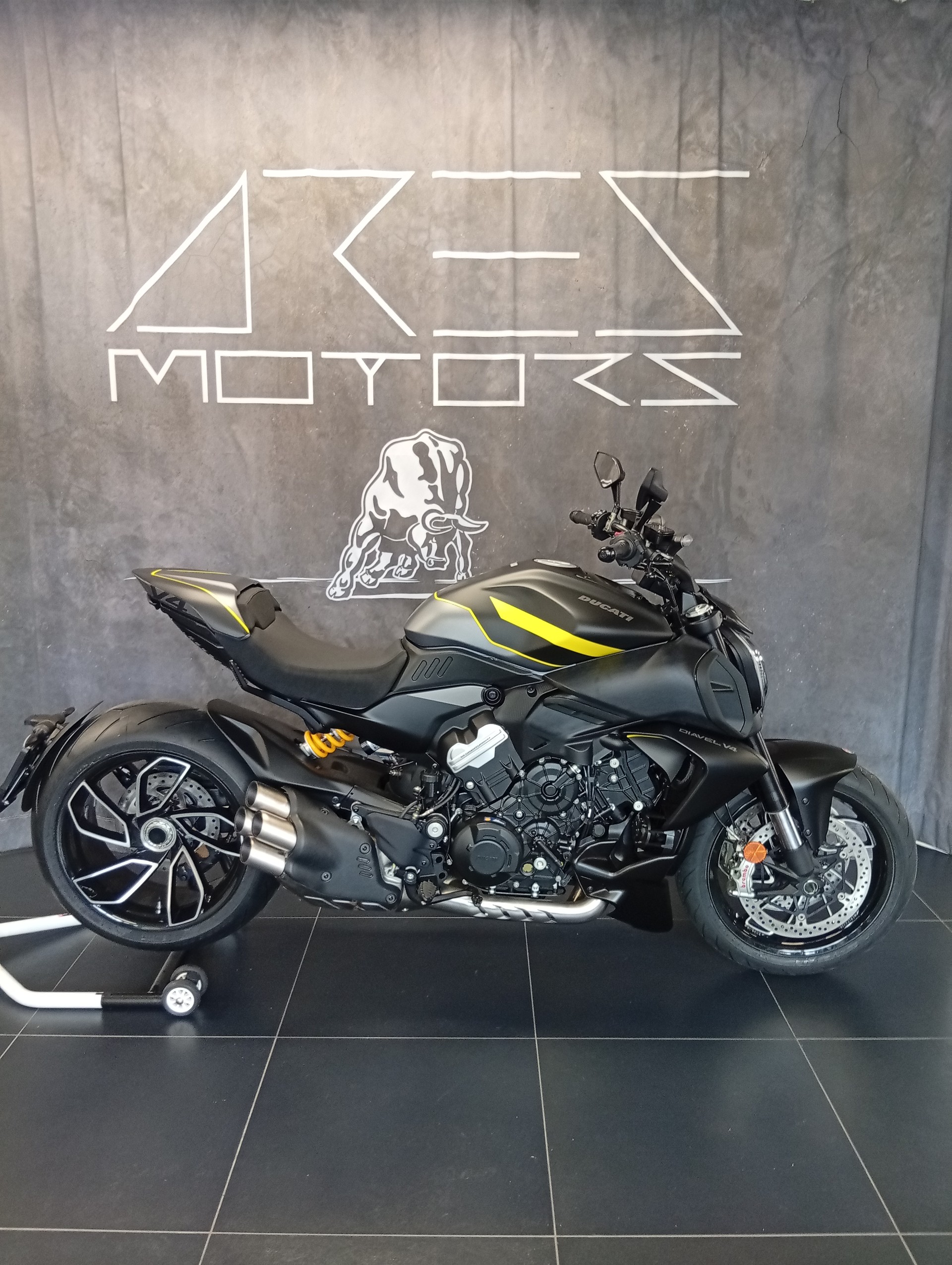 DUCATI Diavel V4-image-0