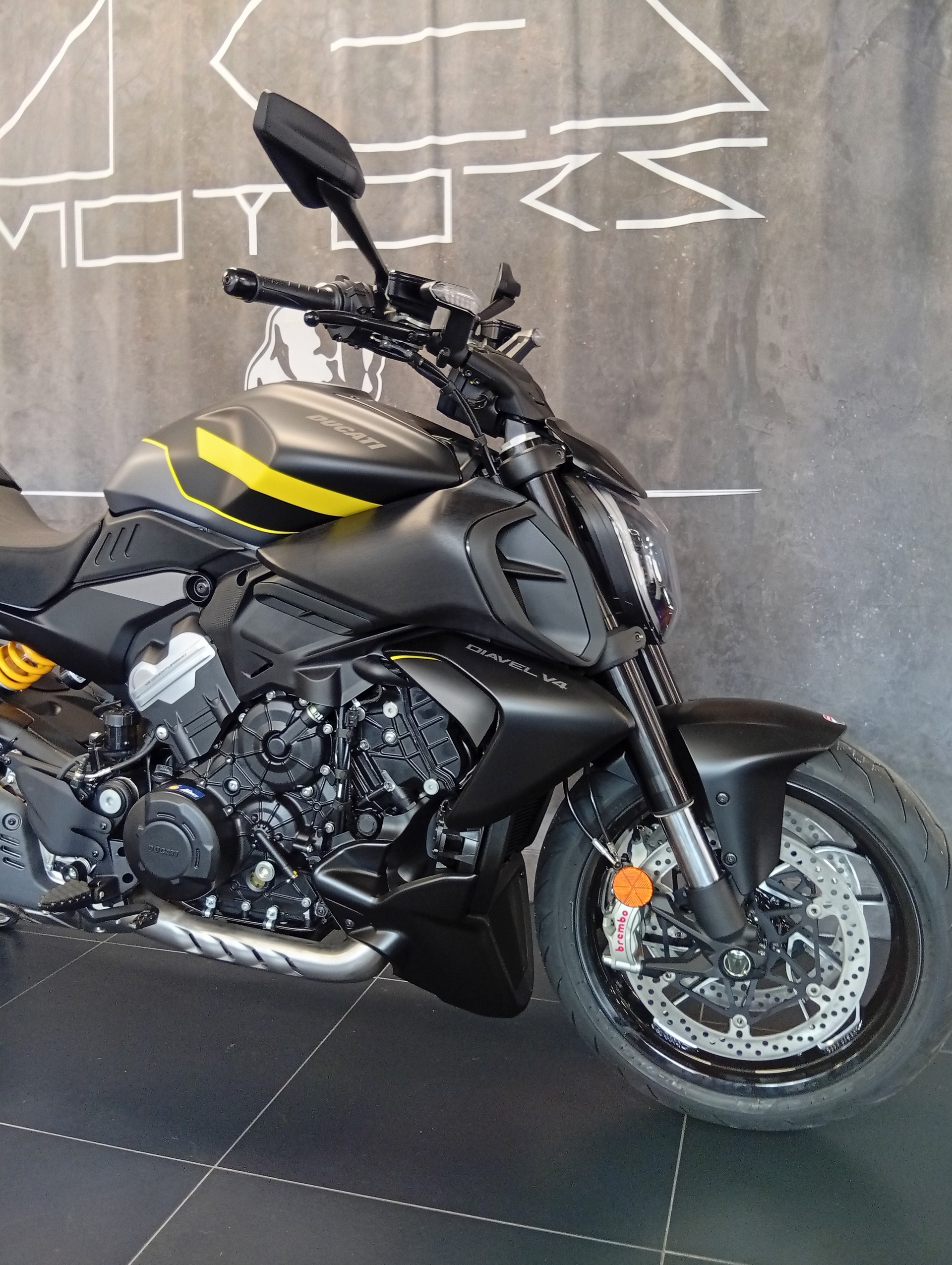 DUCATI Diavel V4-image-1