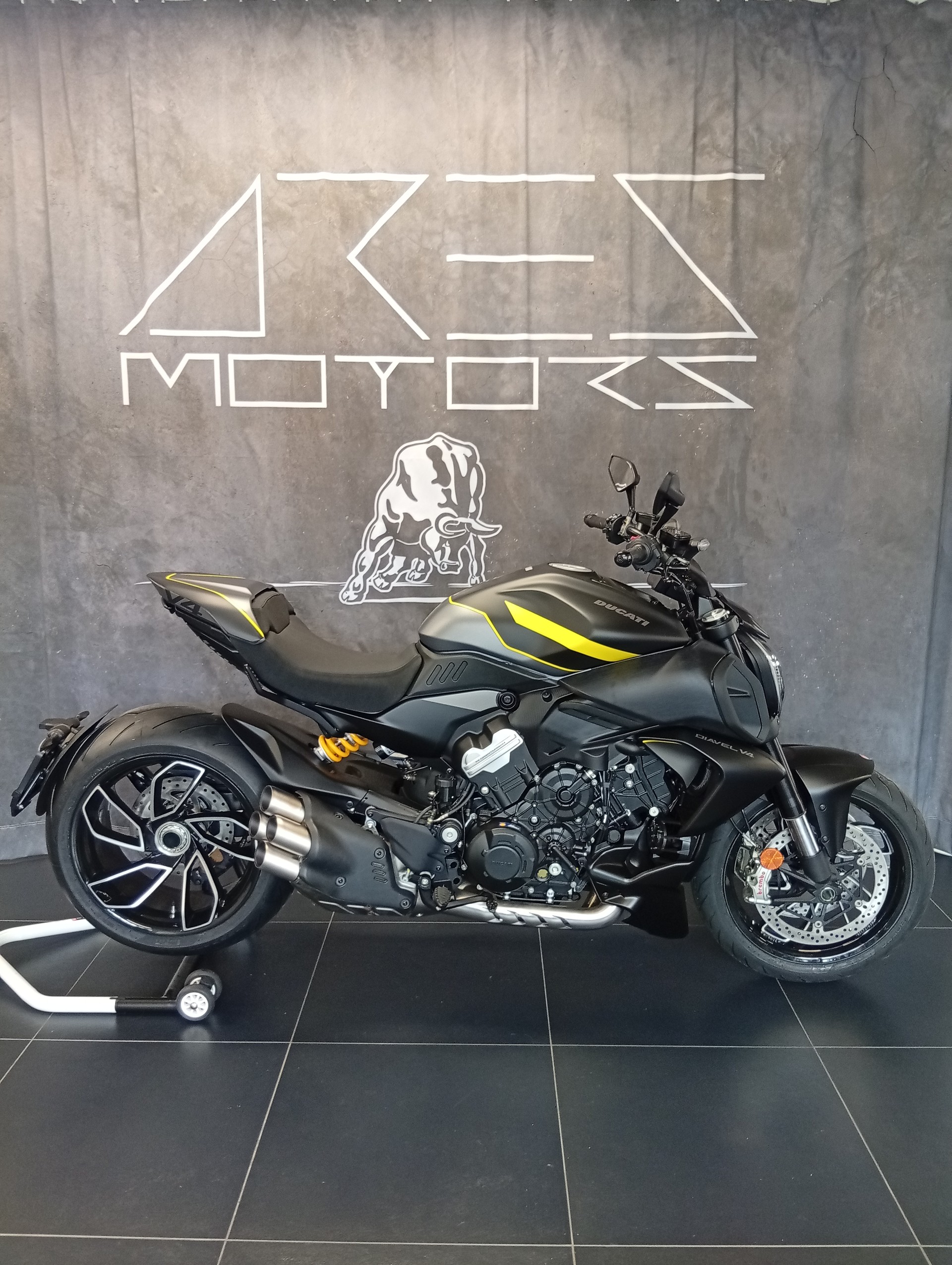 DUCATI Diavel V4-image-2