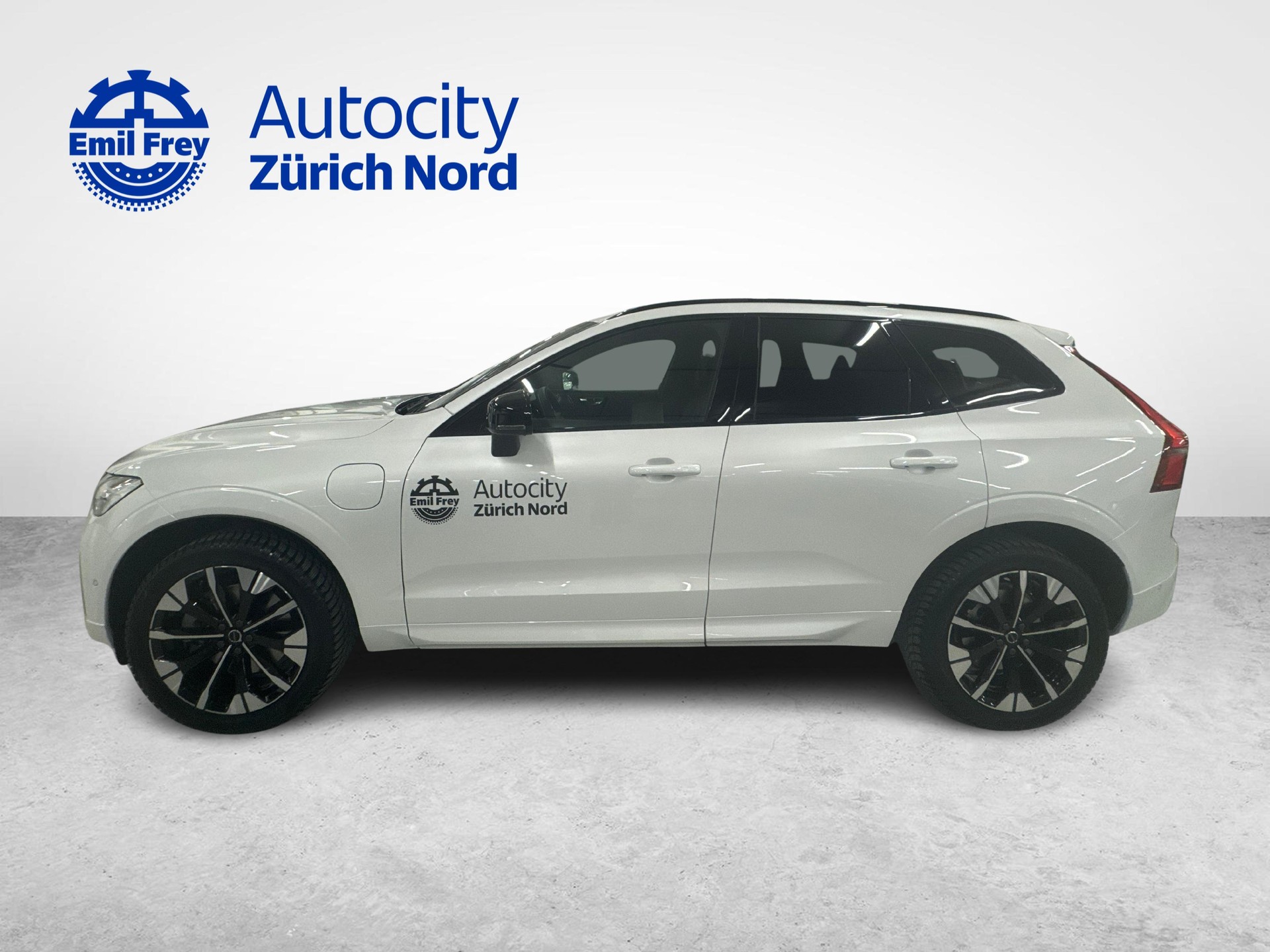 VOLVO XC60 2.0 T6 TE Black Edition eAWD-showroom-element-1
