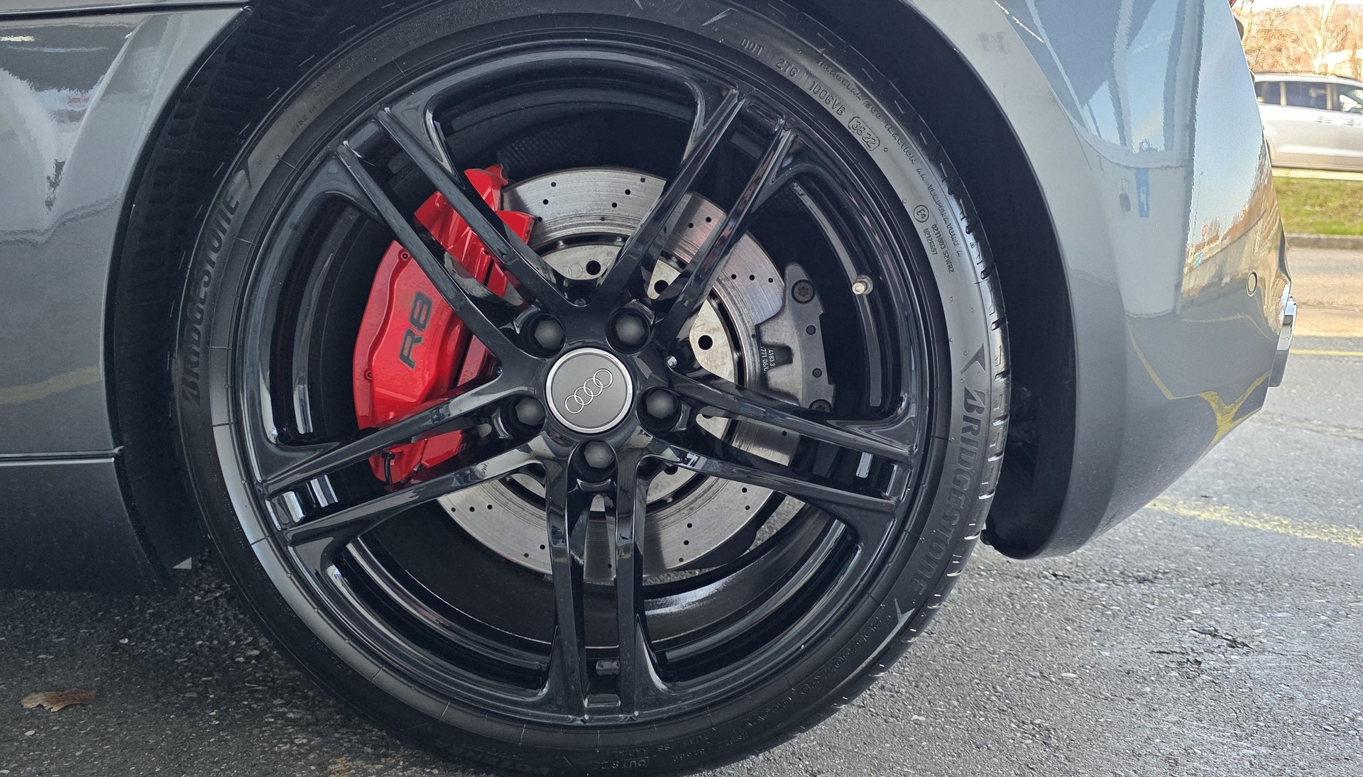 AUDI R8 Coupé 4.2-image-10