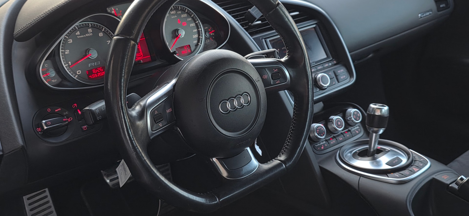 AUDI R8 Coupé 4.2-image-11
