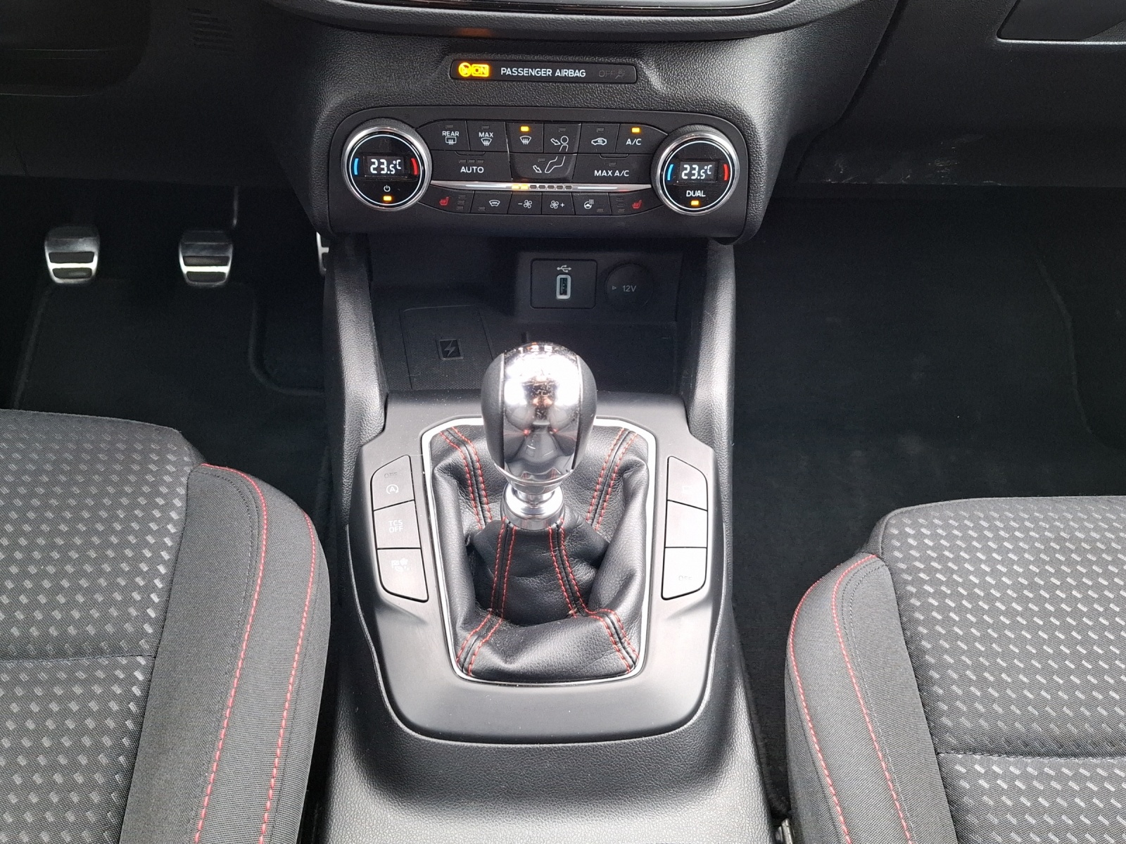 FORD Focus 1.0 SCTi ST Line-image-12