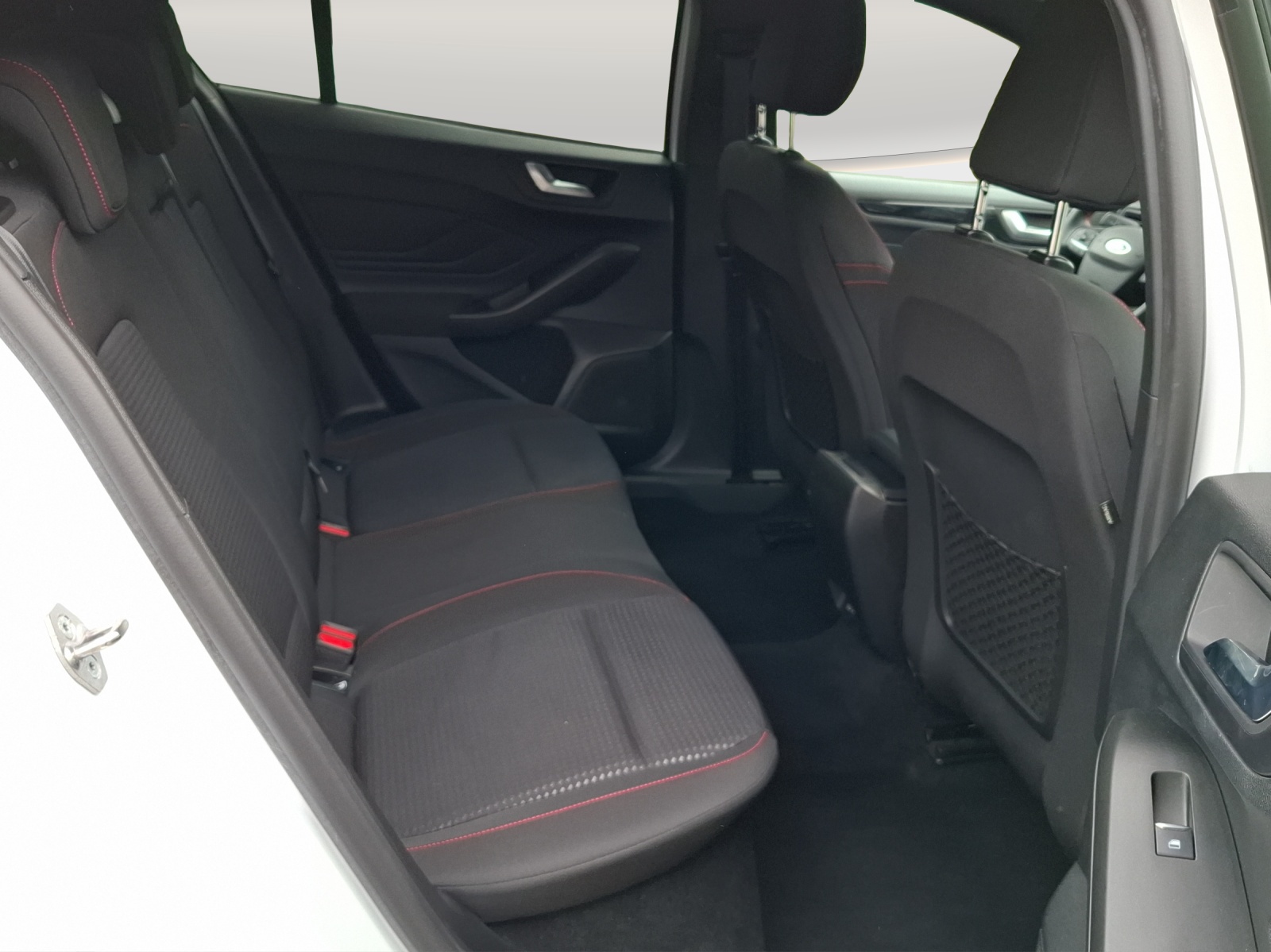FORD Focus 1.0 SCTi ST Line-image-10