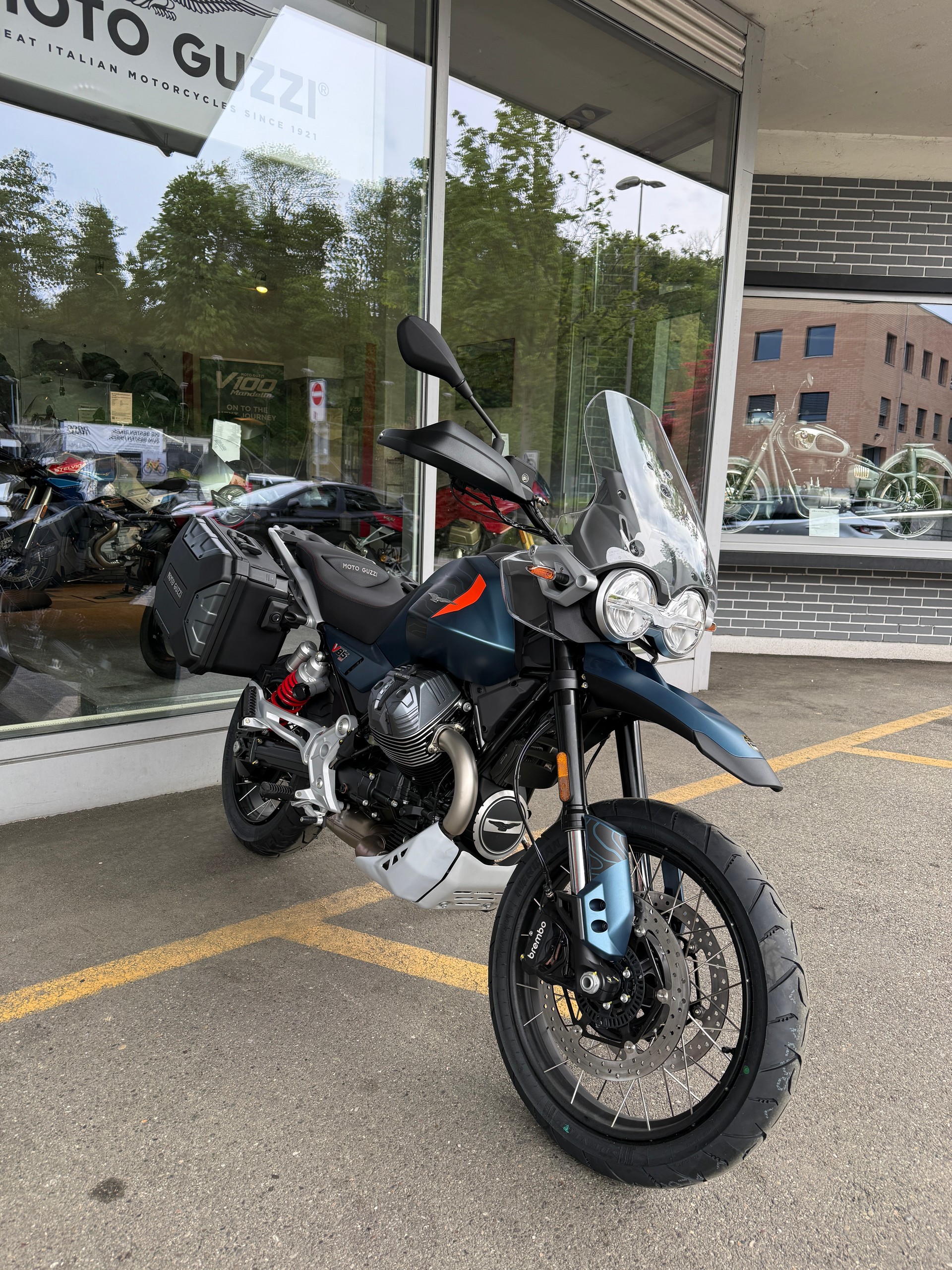 MOTO GUZZI V85 TT Travel E5+-image-3