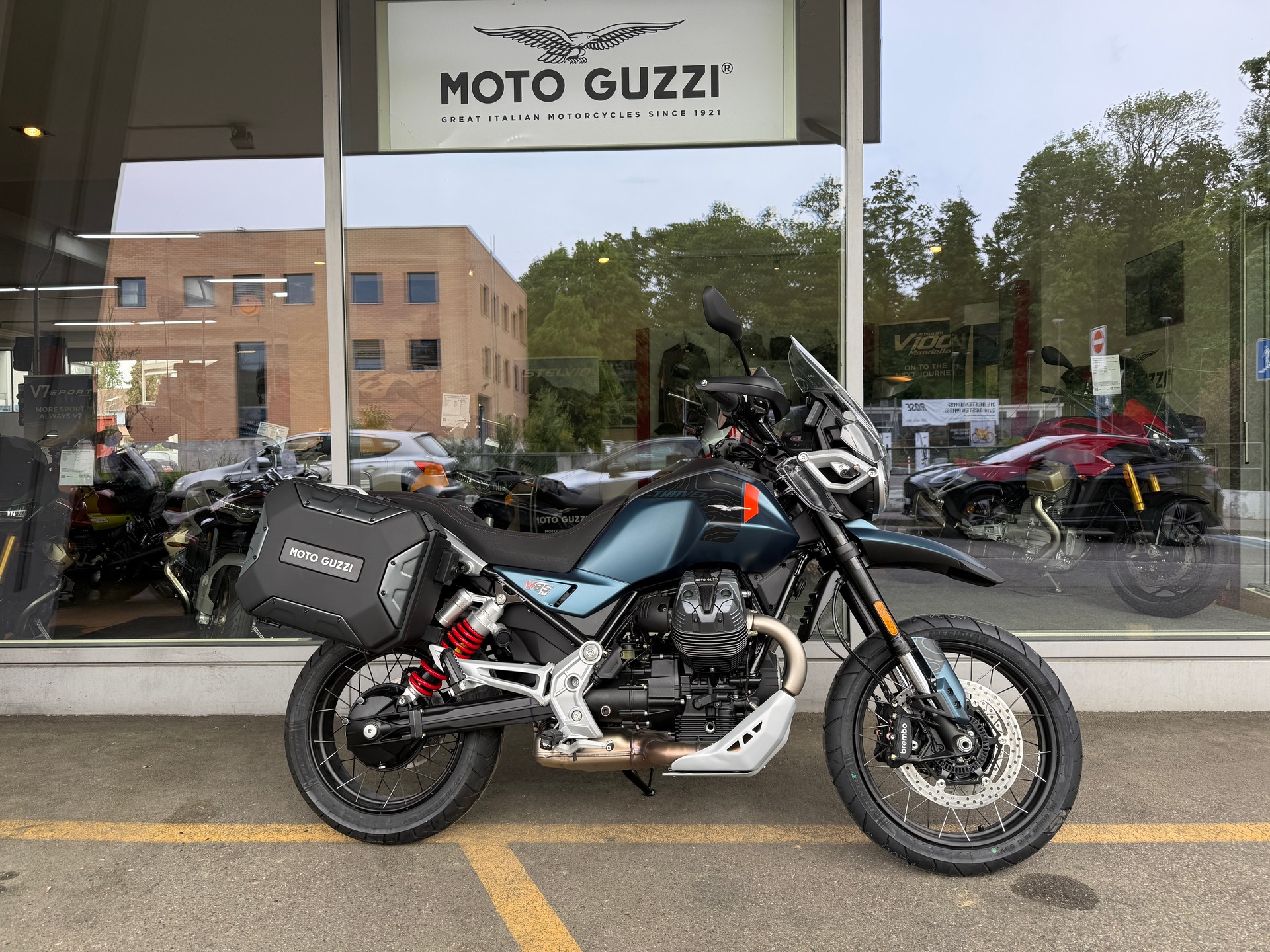 MOTO GUZZI V85 TT Travel E5+-image-0