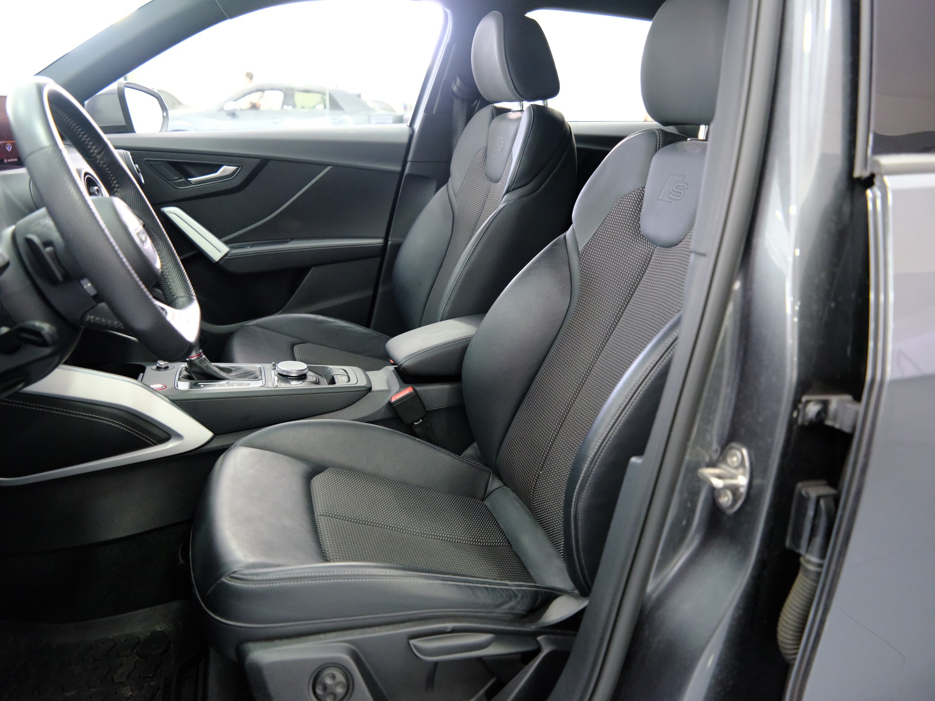 AUDI SQ2 TFSI quattro S-tronic-image-10