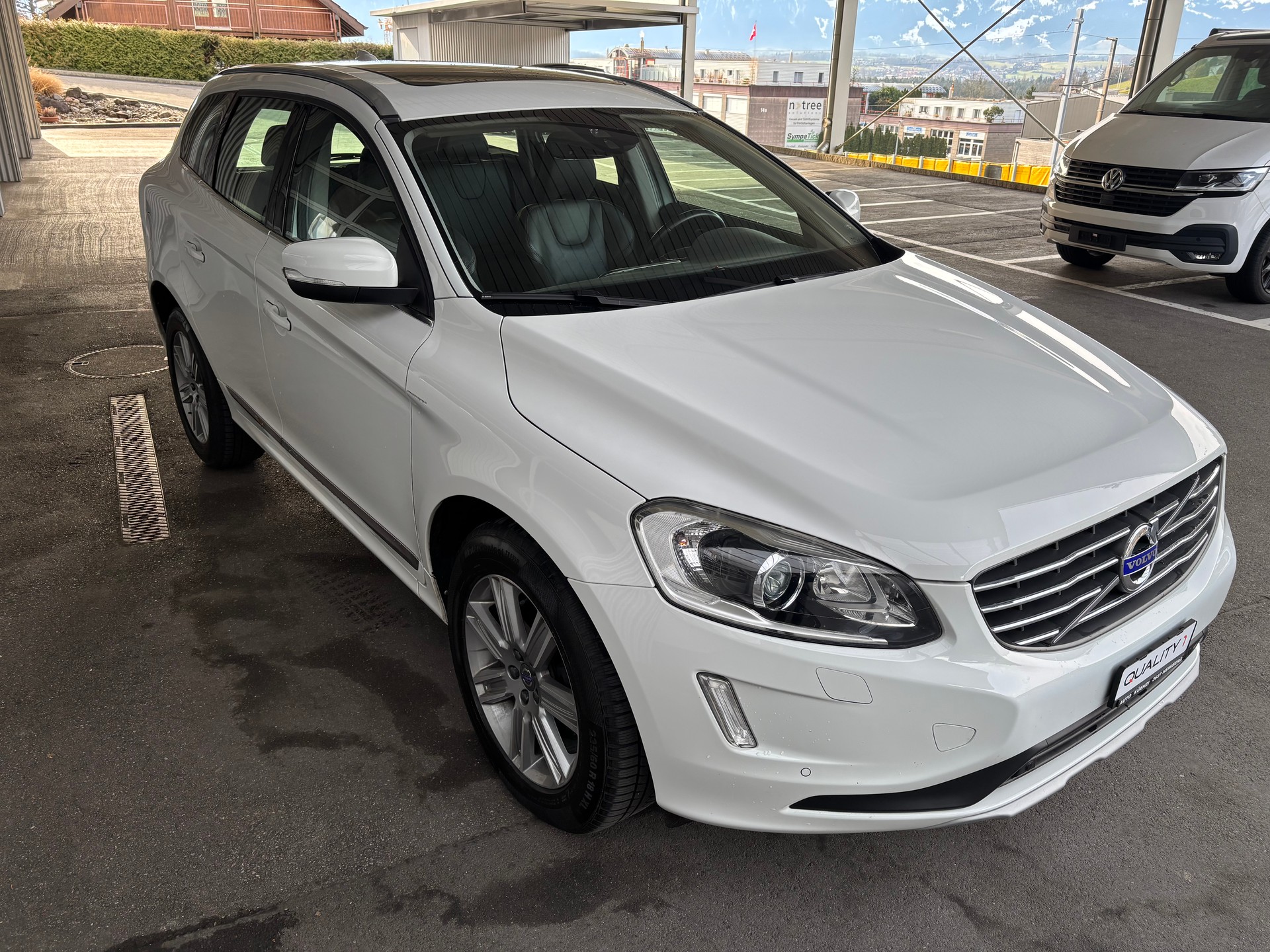 VOLVO XC60 D5 AWD Summum Geartronic Polestare-showroom-element-1
