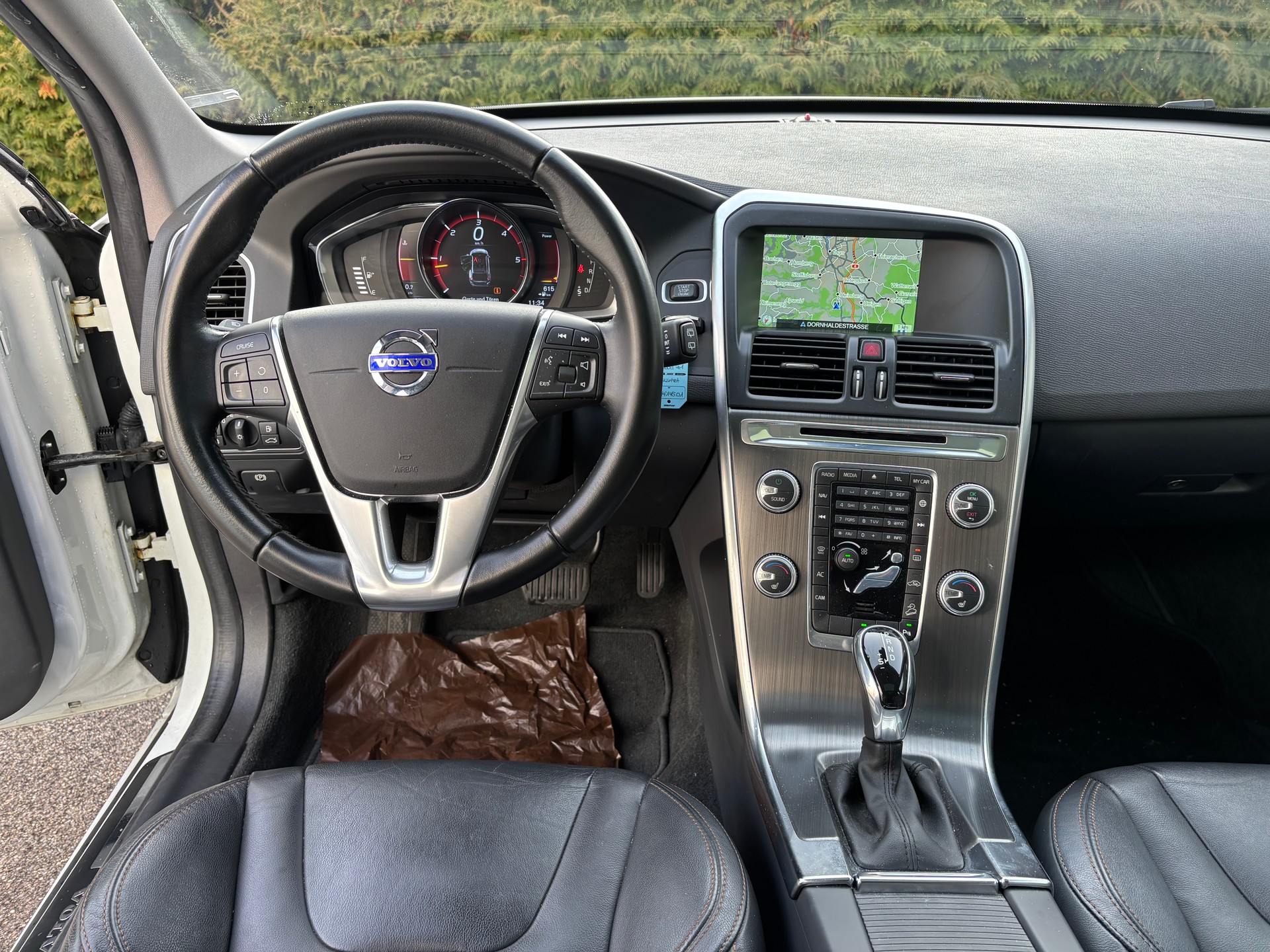 VOLVO XC60 D5 AWD Summum Geartronic Polestare-image-5
