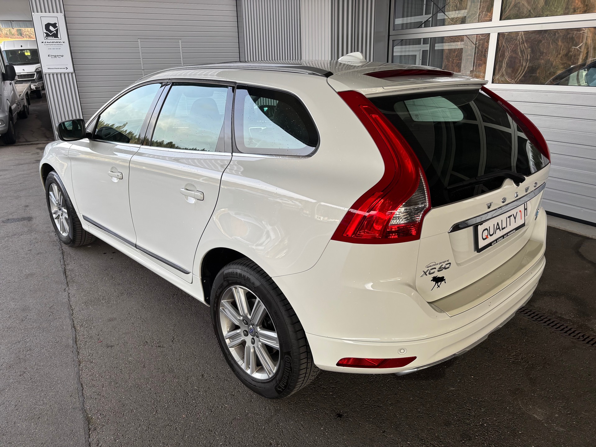 VOLVO XC60 D5 AWD Summum Geartronic Polestare-showroom-element-2